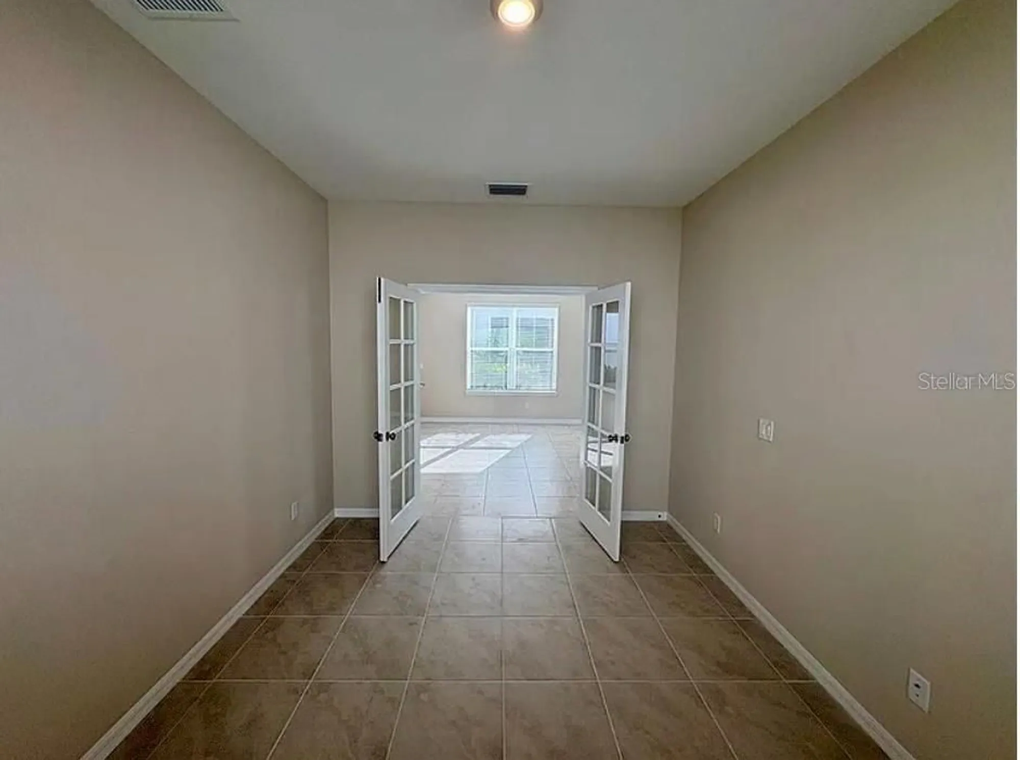 Property Slideshow image 13 of 27 | 16439 paynes mill dr, Bradenton, FL, 34211