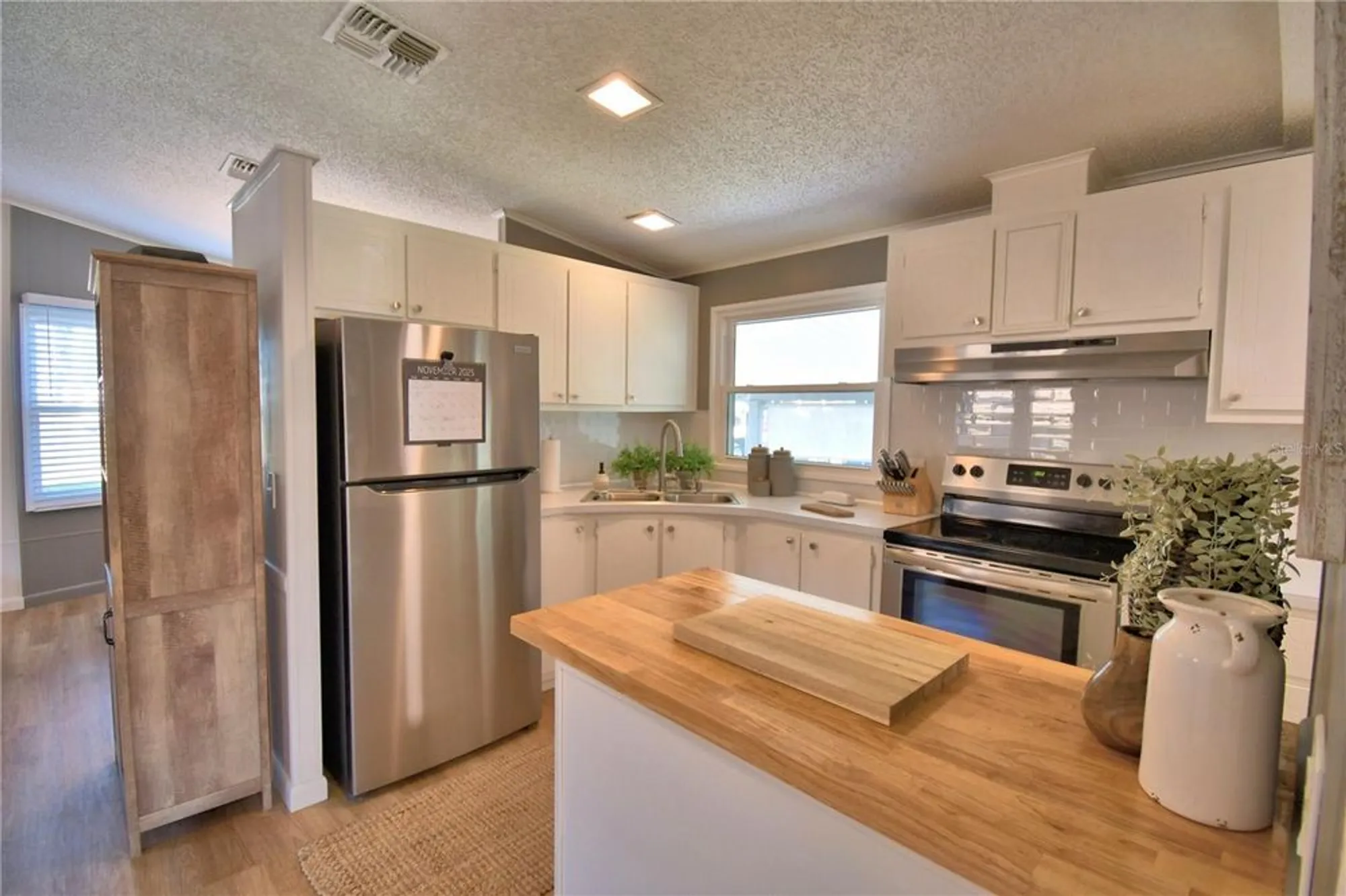 Property Slideshow image 11 of 50 | 4849 goldenview ln, Lakeland, FL, 33811