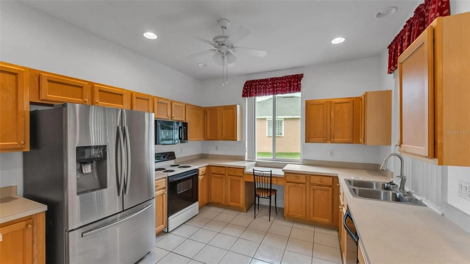 Property Slideshow image 14 of 37 | 4268 windchime ln, Lakeland, FL, 33811