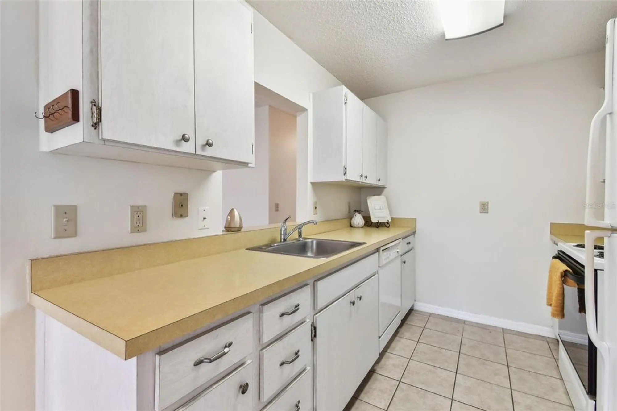 Property Slideshow image 14 of 50 | 2301 grenoble pl # 1, Sun City Center, FL, 33573