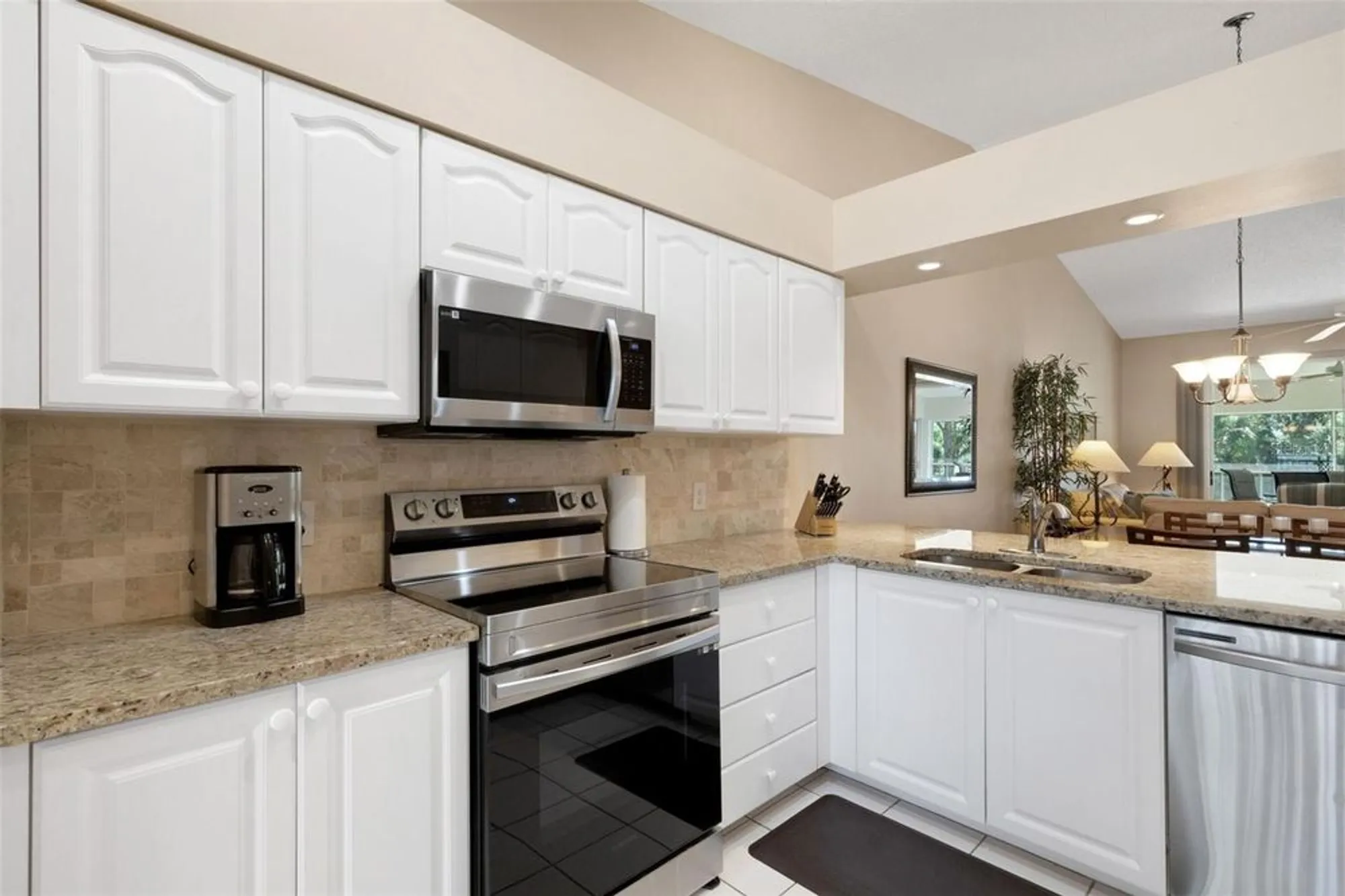 Property Slideshow image 16 of 58 | 6908 drewrys blf 712, Bradenton, FL, 34203