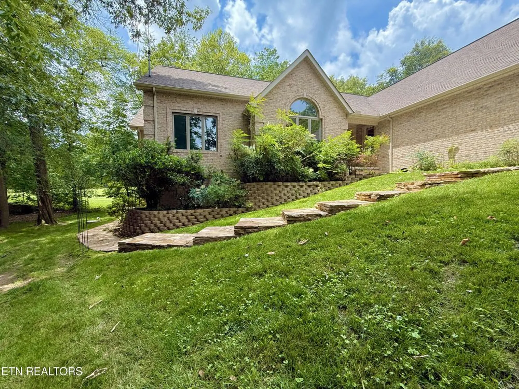 Property Slideshow image 6 of 55 | 17 kenwood ct, Crossville, TN, 38558