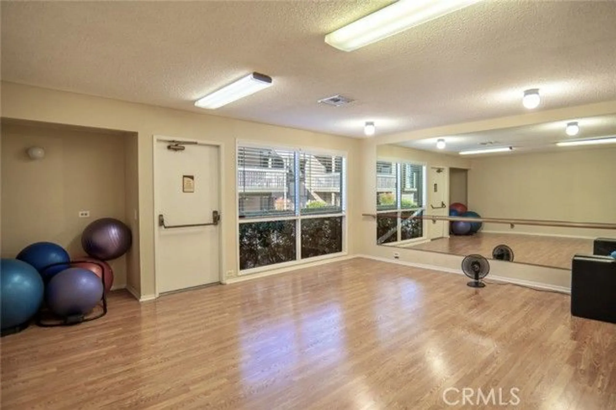 Property Slideshow image 18 of 28 | 327 chestnut hill ct 22, Thousand Oaks, CA, 91360