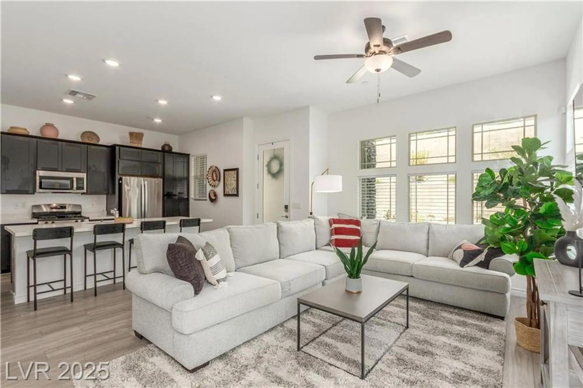 Property Slideshow image 10 of 43 | 905 belleforte ln, Las Vegas, NV, 89138