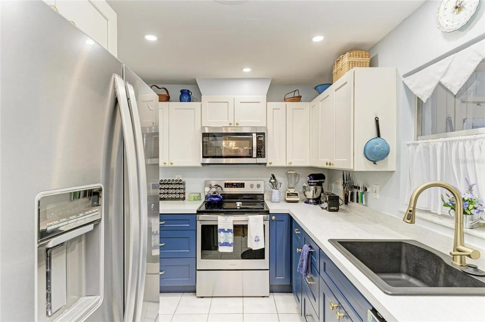 Property Slideshow image 13 of 46 | 1906 canterbury ln 16, Sun City Center, FL, 33573