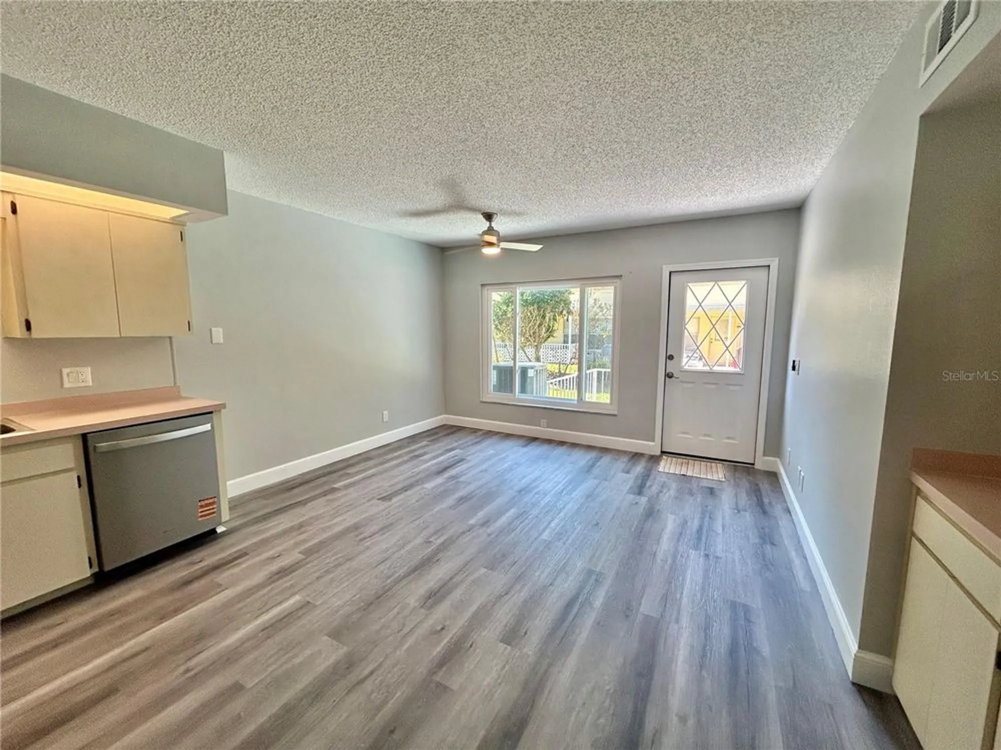 Property Slideshow image 16 of 57 | 2294 belgian ln 14, Clearwater, FL, 33763