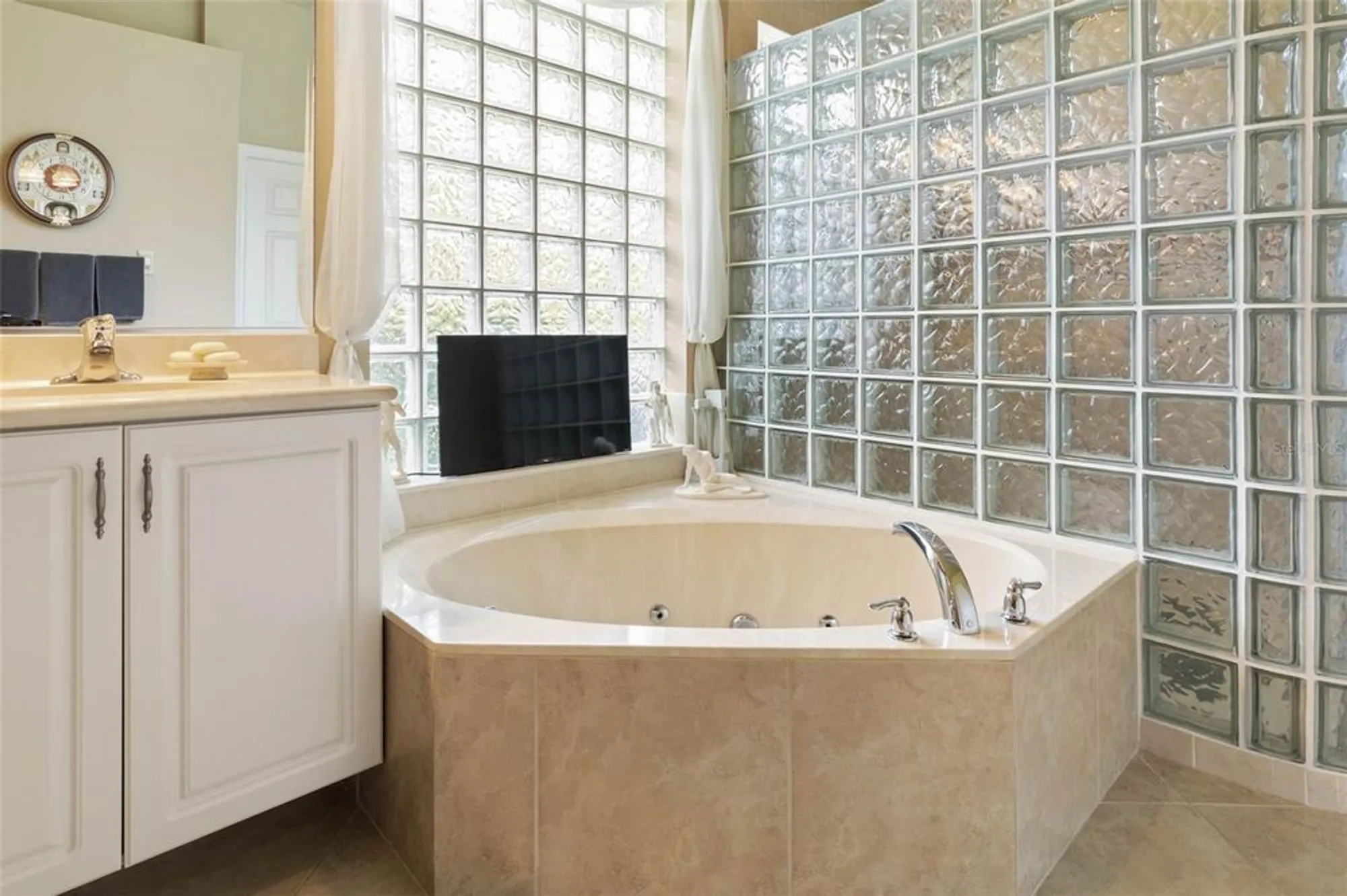 Property Slideshow image 26 of 100 | 815 westlake dr, Ormond Beach, FL, 32174