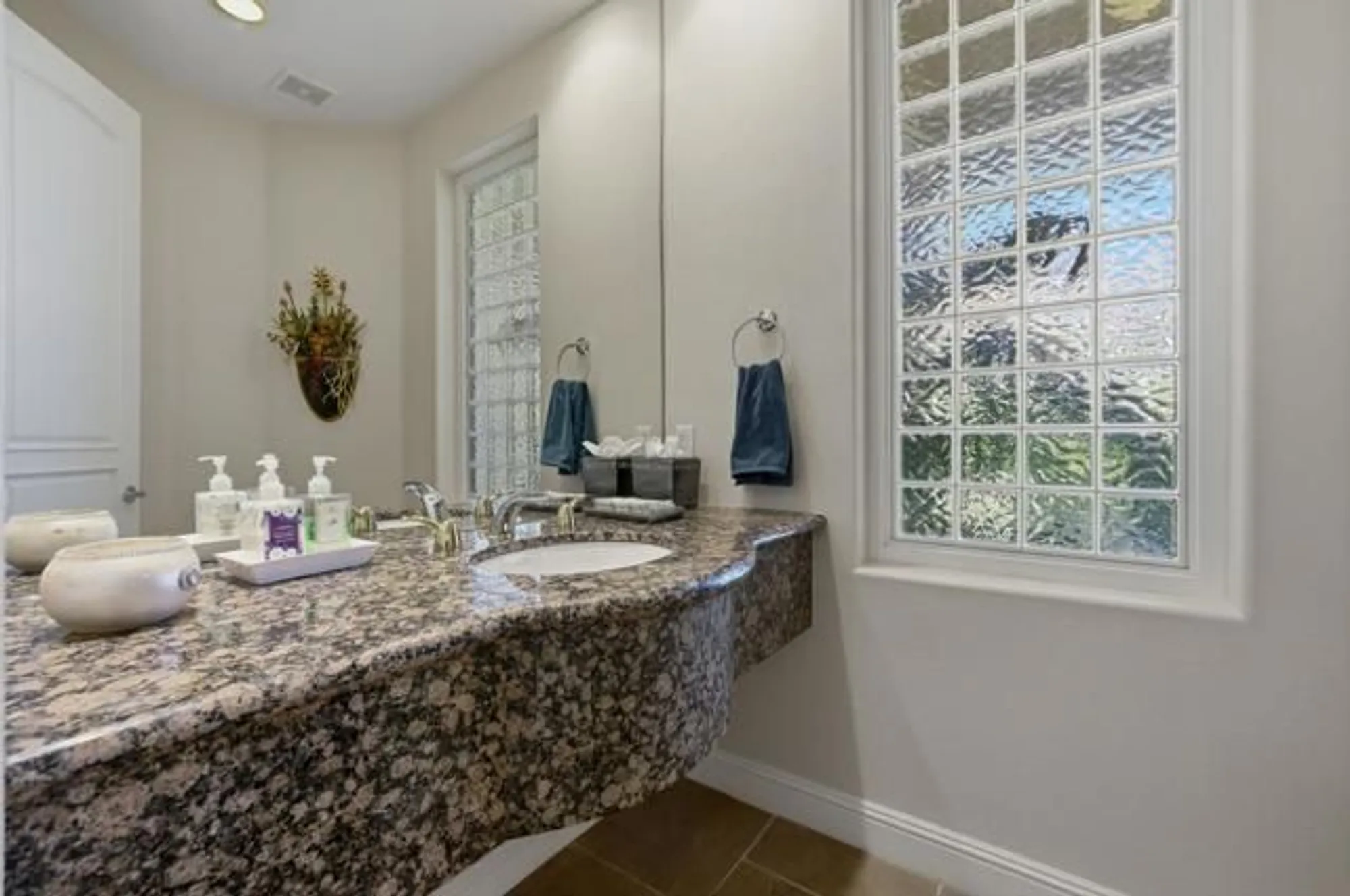 Property Slideshow image 21 of 38 | 55274 big spg, La Quinta, CA, 92253