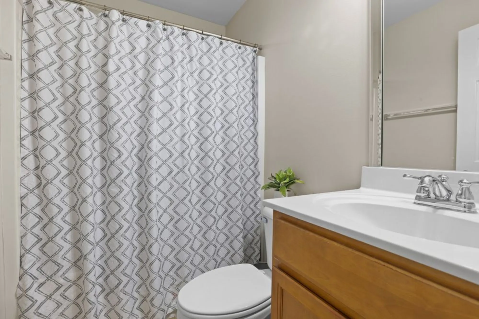 Property Slideshow image 16 of 27 | 1465 woodside dr, Lebanon, TN, 37087