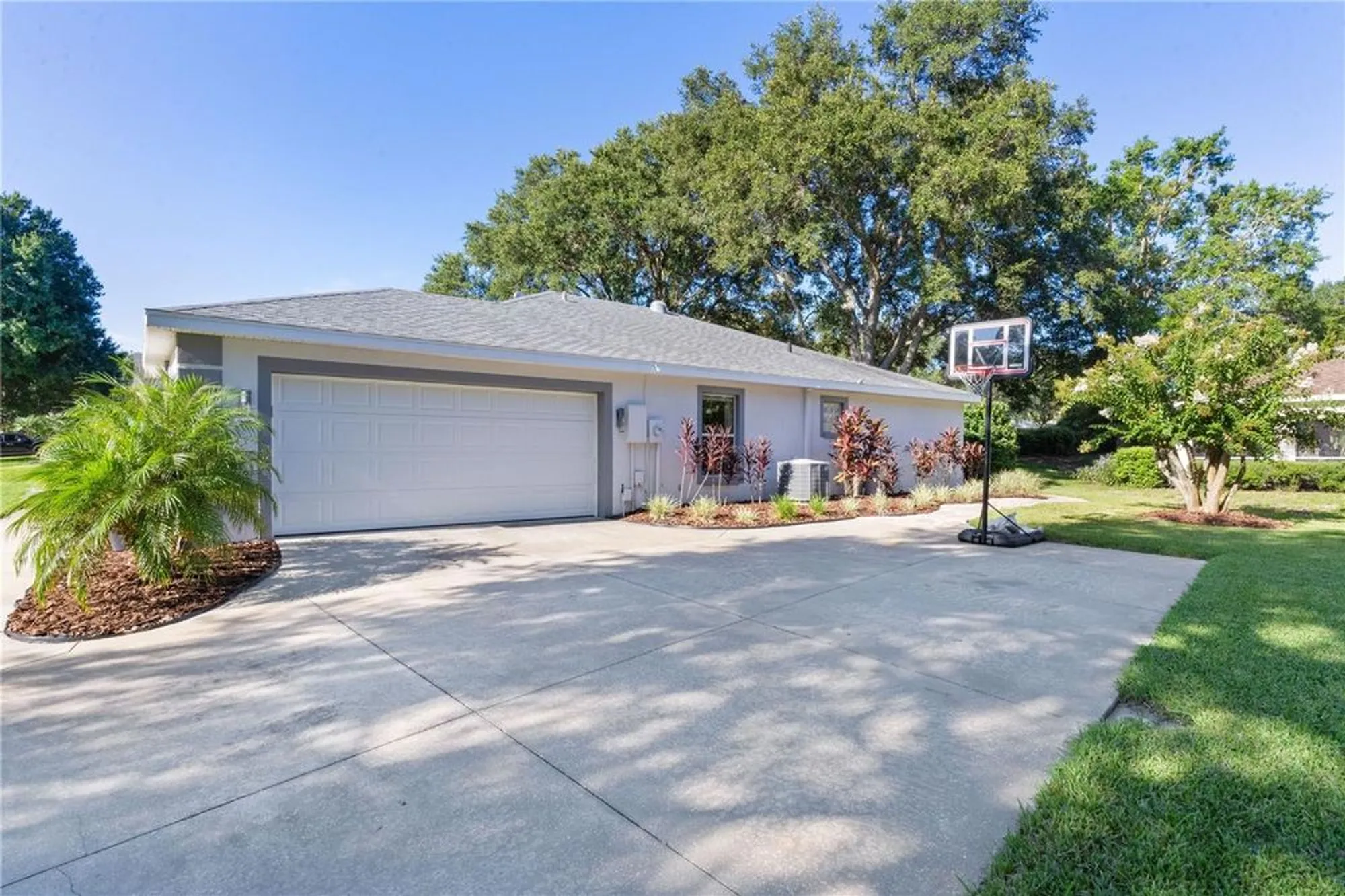 Property Slideshow image 5 of 86 | 5252 grove mnr, Lady Lake, FL, 32159