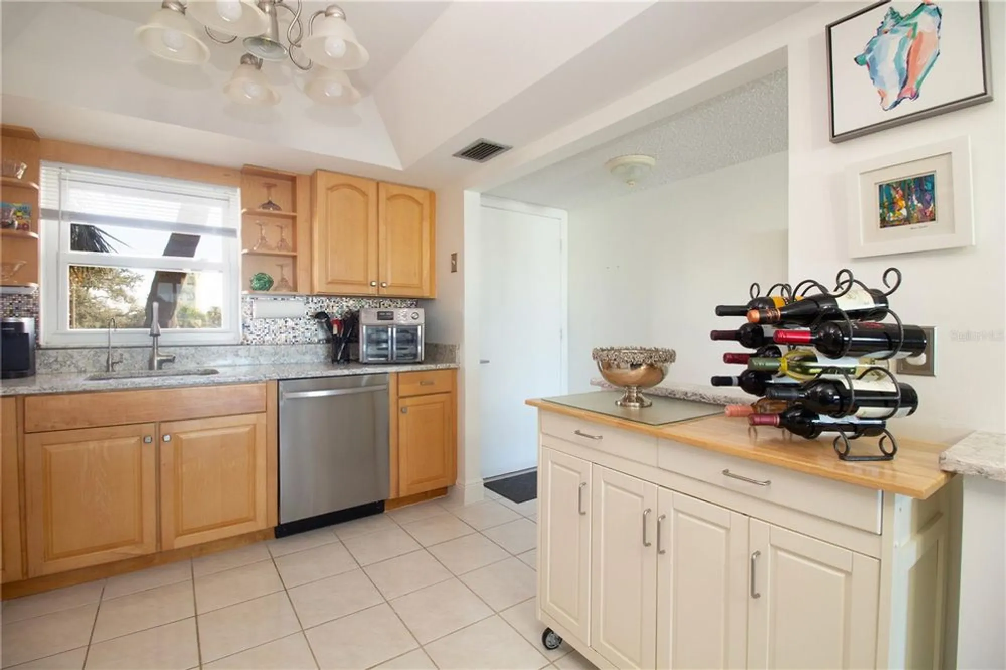 Property Slideshow image 7 of 31 | 4725 cove cir apt 207, Saint Petersburg, FL, 33708