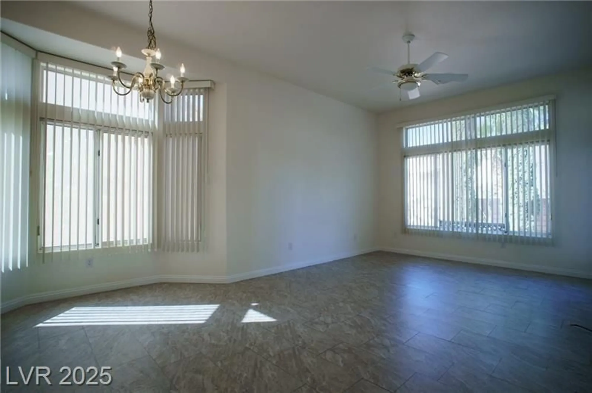 Property Slideshow image 14 of 32 | 10520 shoalhaven dr, Las Vegas, NV, 89134