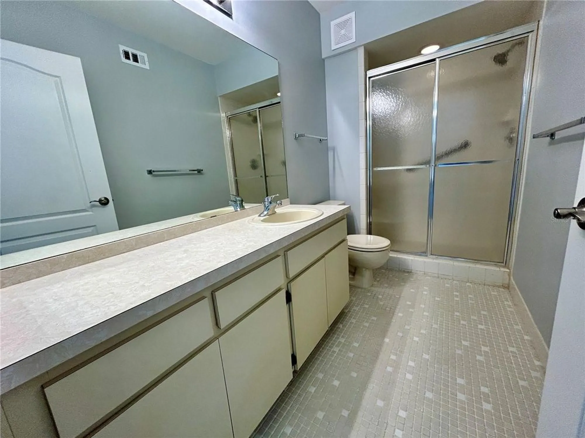 Property Slideshow image 23 of 57 | 2294 belgian ln 14, Clearwater, FL, 33763