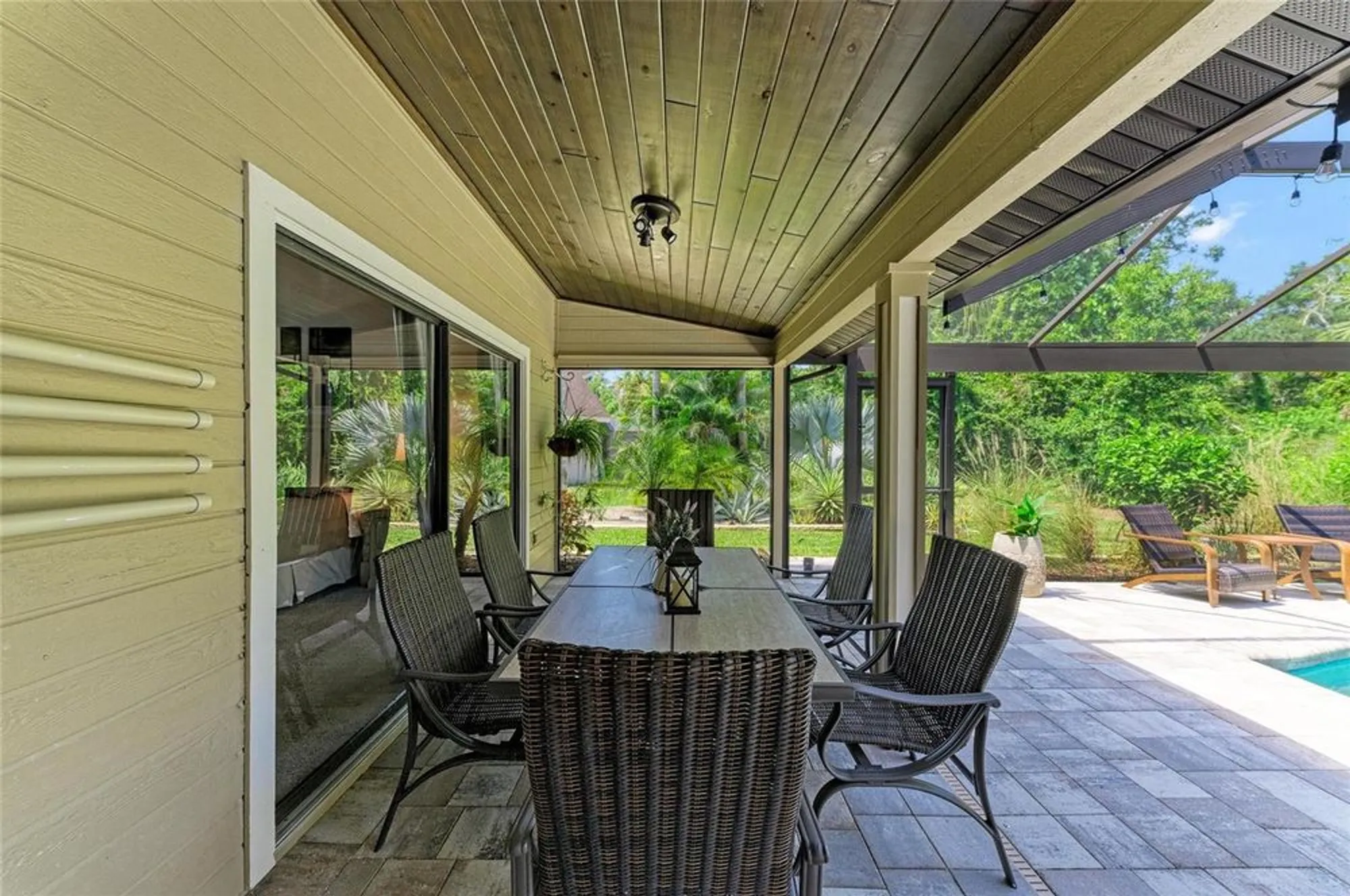 Property Slideshow image 50 of 69 | 8416 palm lakes ct, Sarasota, FL, 34243