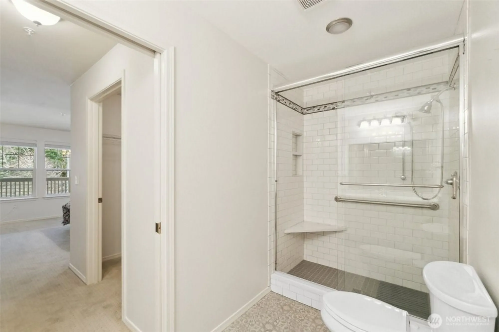 Property Slideshow image 15 of 40 | 4133 224th ln 302, Issaquah, WA, 98029