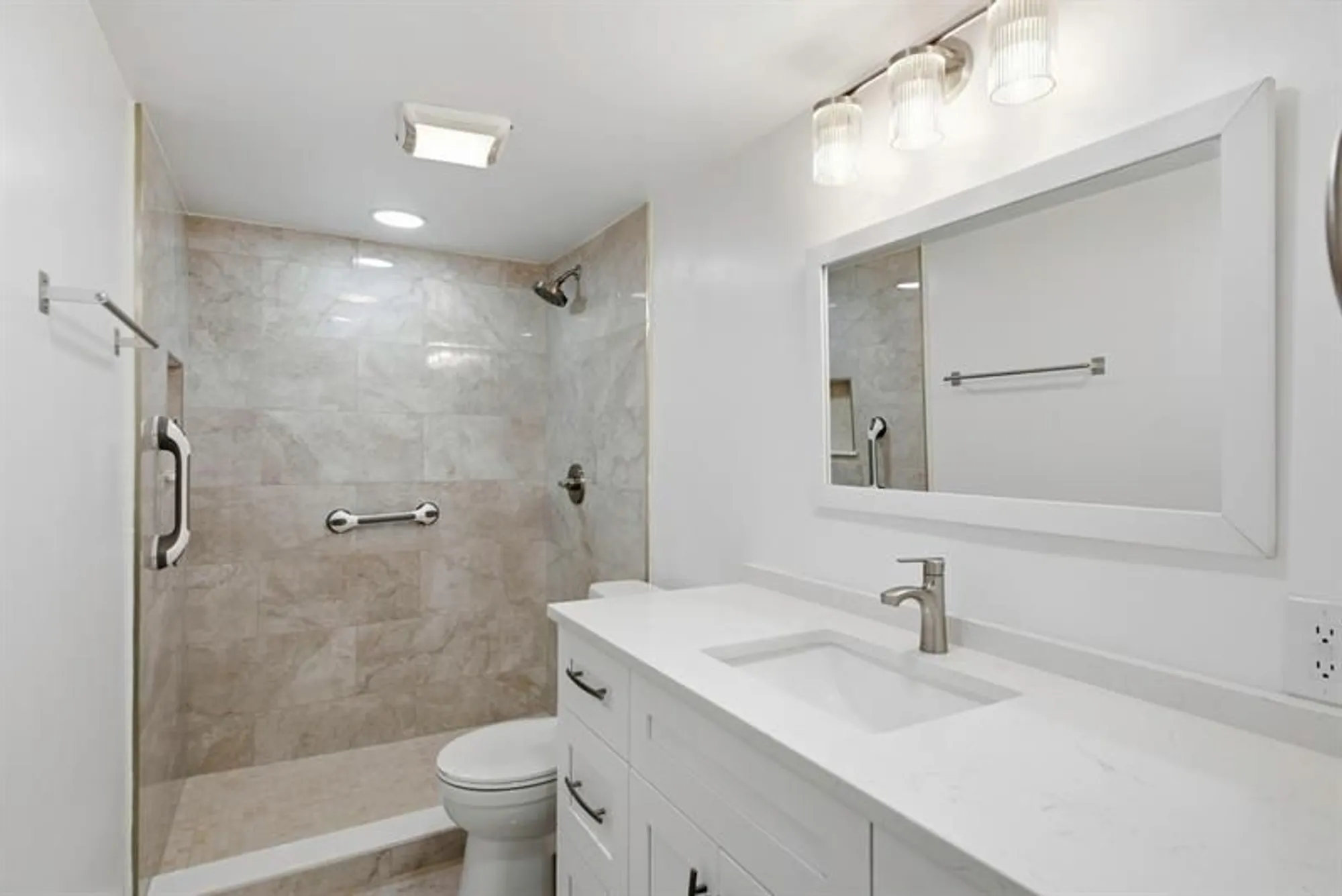 Property Slideshow image 16 of 25 | 2901 victoria cir apt b2, Coconut Creek, FL, 33066
