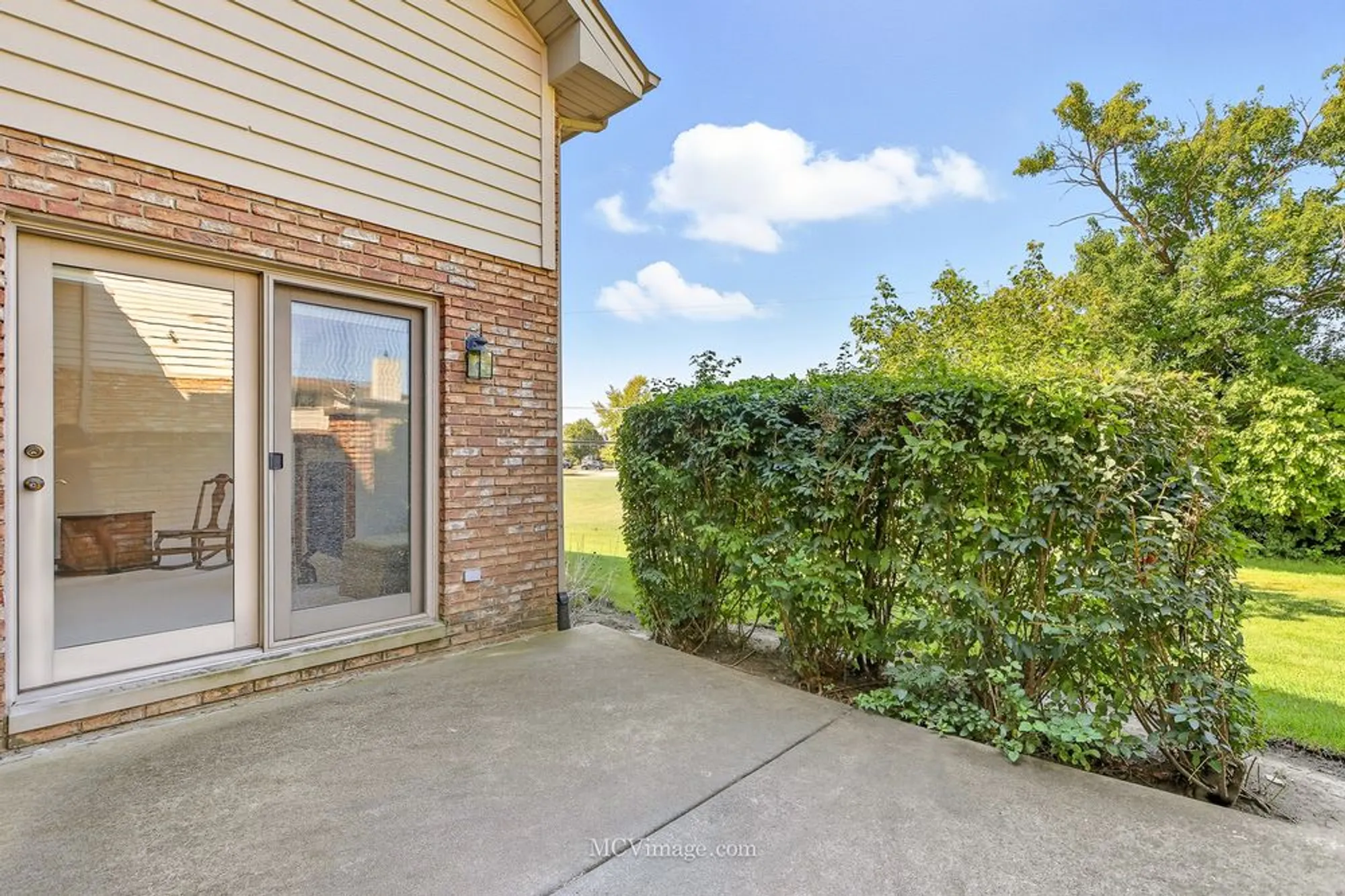 Property Slideshow image 19 of 25 | 18434 lakeview cir, Tinley Park, IL, 60477