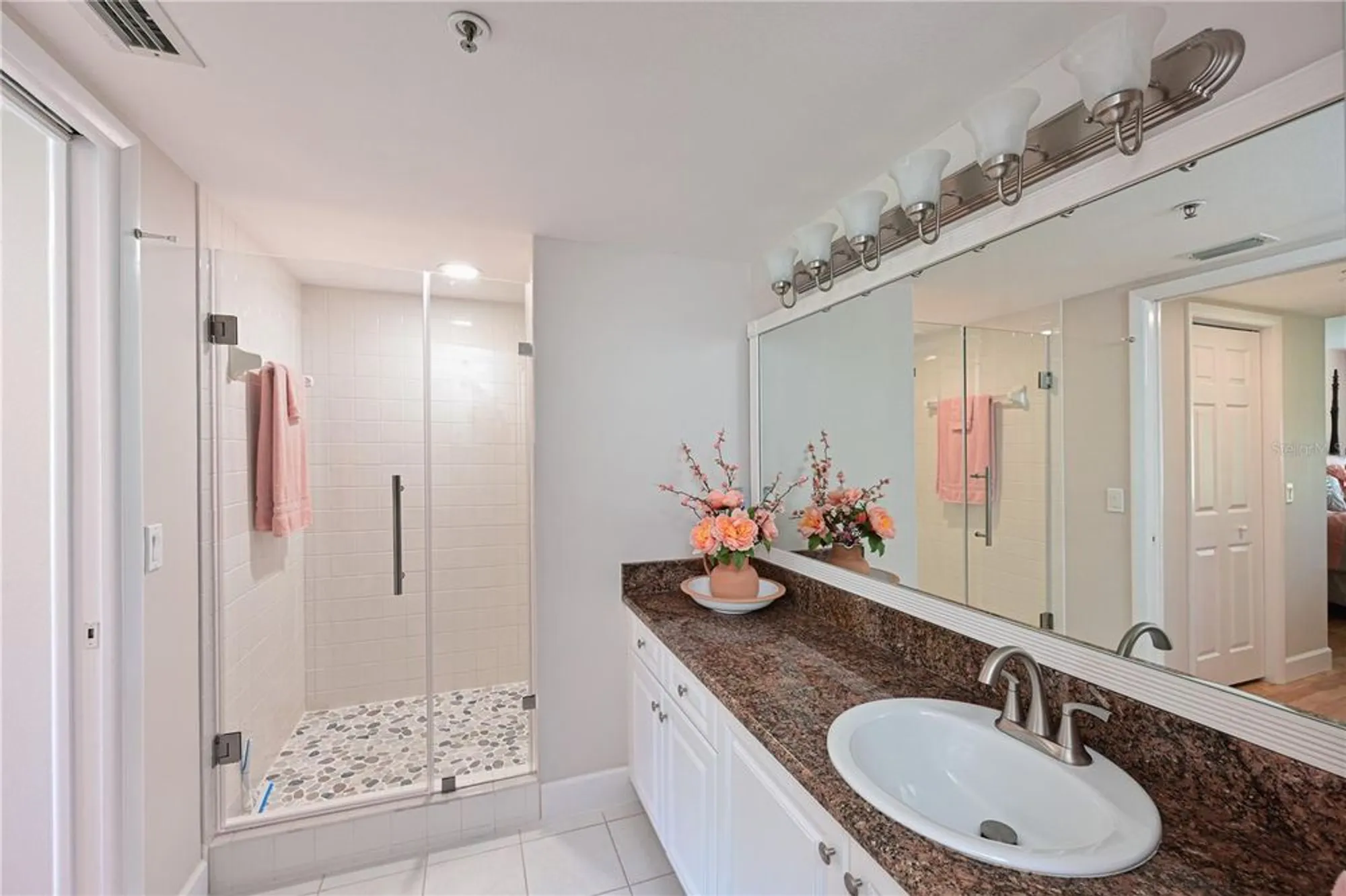 Property Slideshow image 20 of 70 | 6904 drewrys blf apt 803, Bradenton, FL, 34203