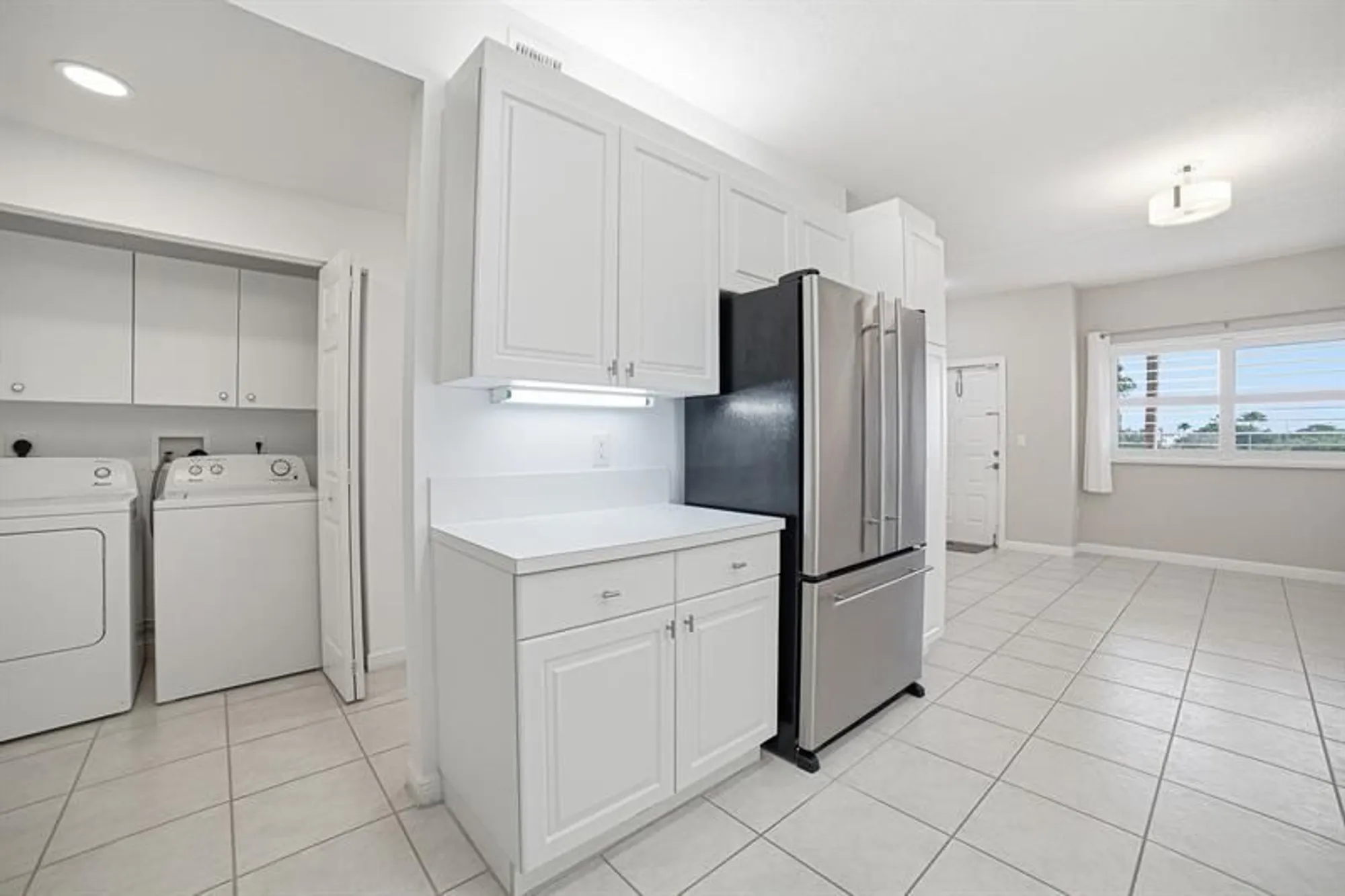 Property Slideshow image 8 of 44 | 7739 southampton ter 411, Tamarac, FL, 33321