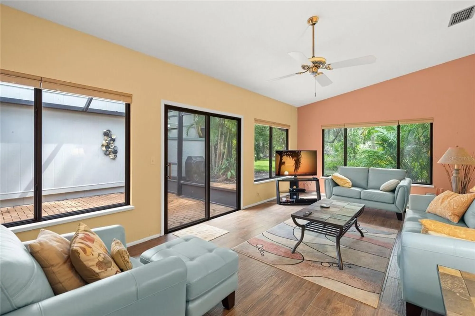 Property Slideshow image 11 of 43 | 4637 willow wood cir 44, Sarasota, FL, 34241