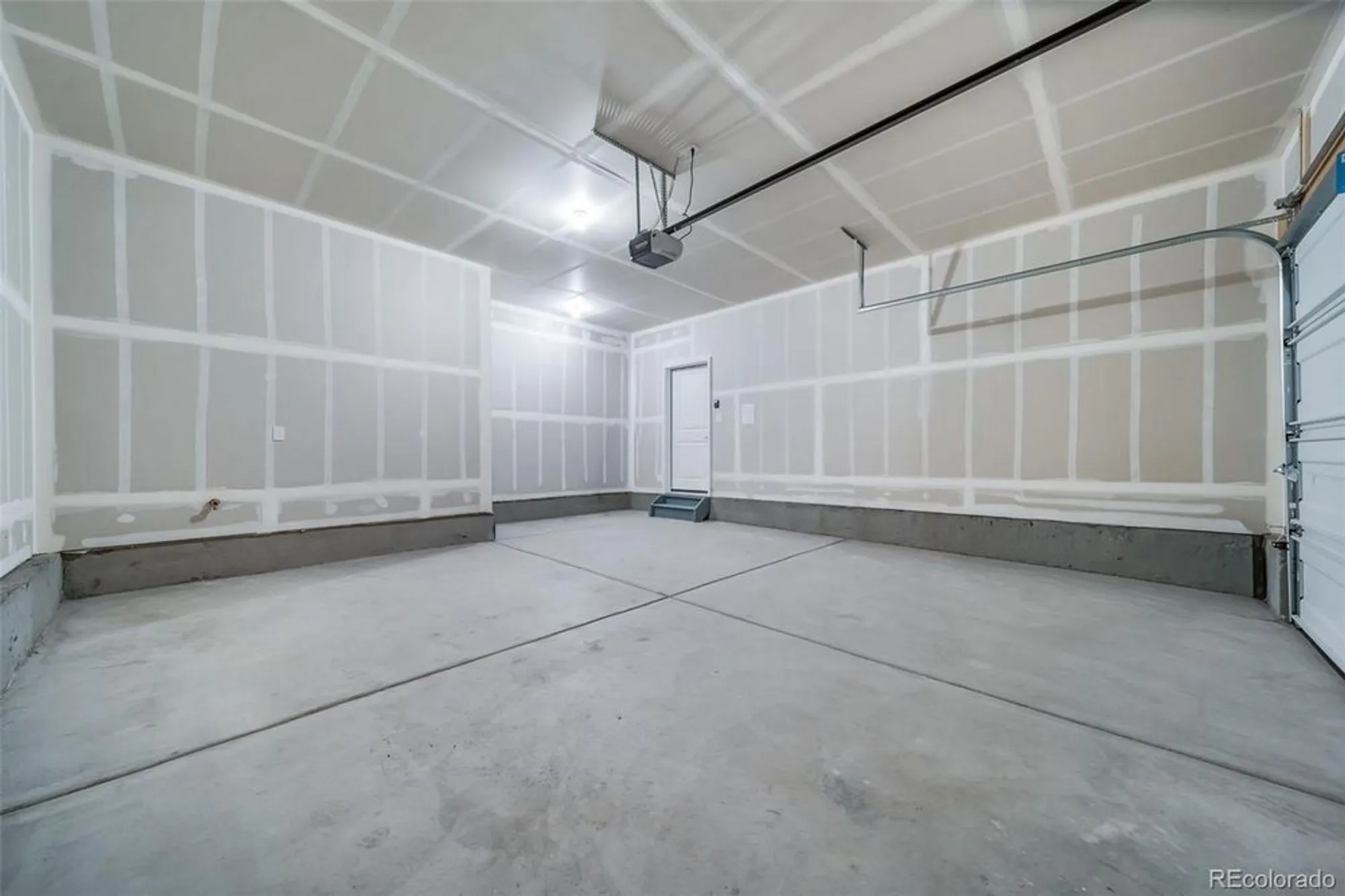 Property Slideshow image 15 of 16 | 21905 e 51st dr, Aurora, CO, 80019