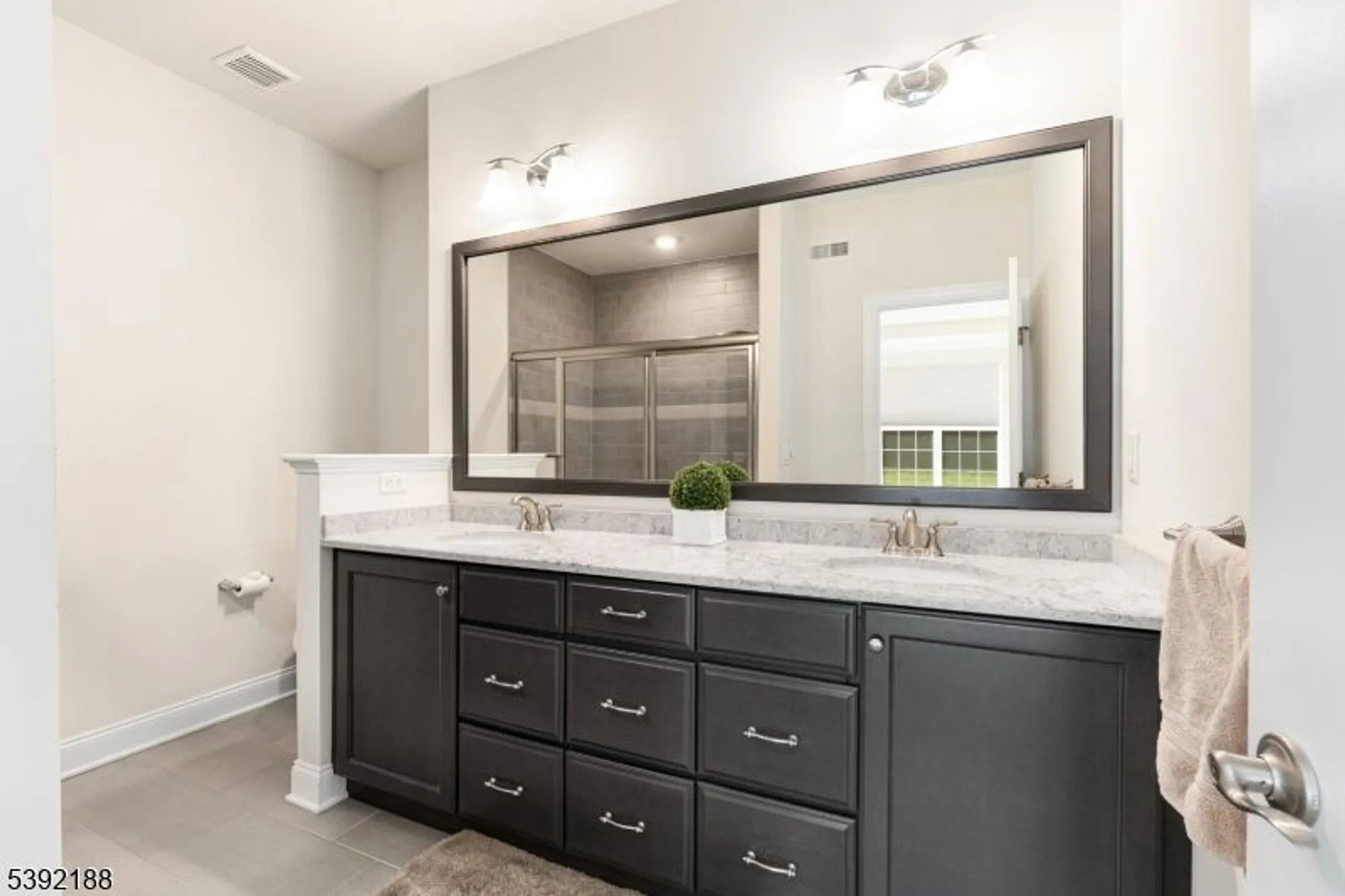 Property Slideshow image 15 of 27 | 9 van cleef dr, Whitehouse Station, NJ, 08889