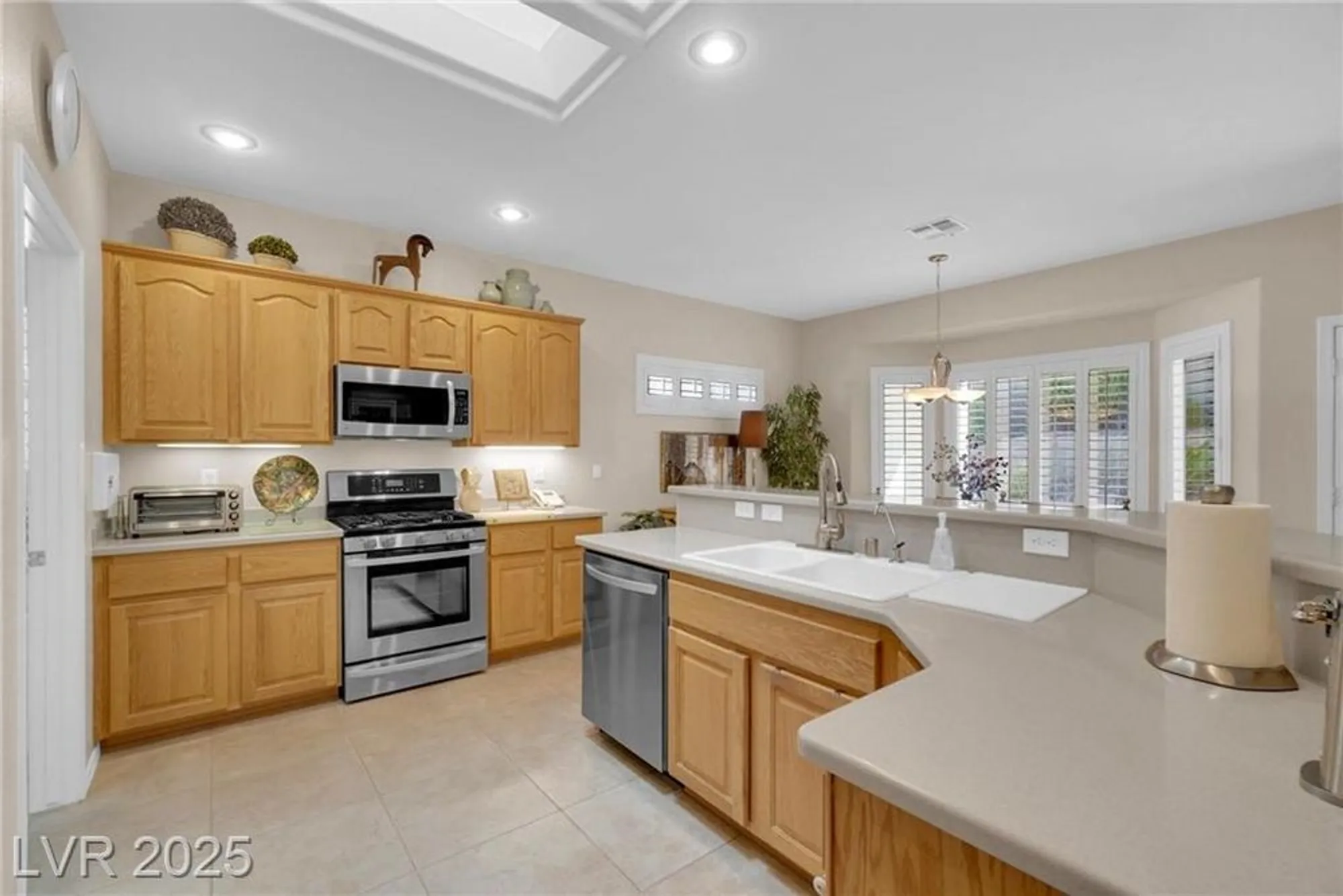 Property Slideshow image 8 of 37 | 1668 sebring hills dr, Henderson, NV, 89052