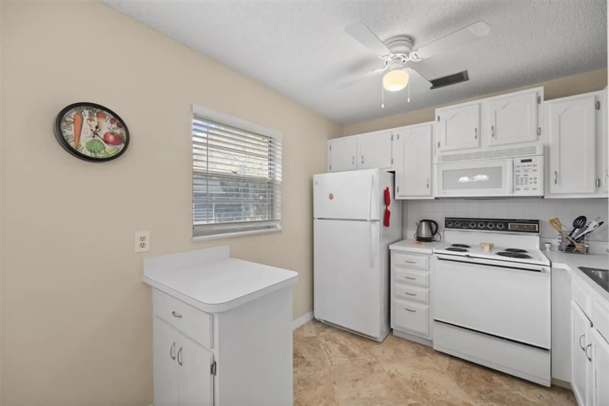 Property Slideshow image 7 of 15 | 3 vista gardens trl apt 202, Vero Beach, FL, 32962