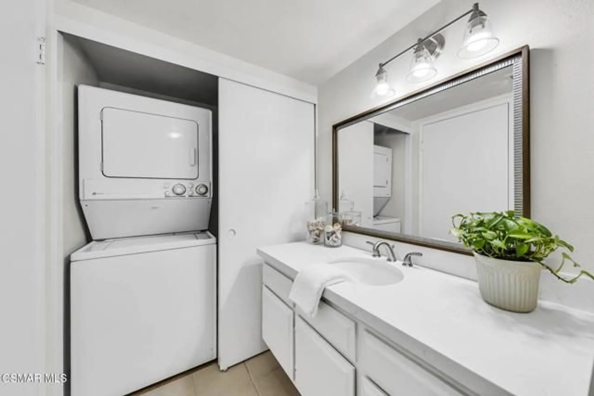 Property Slideshow image 31 of 54 | 769 birchpark cir 203, Thousand Oaks, CA, 91360