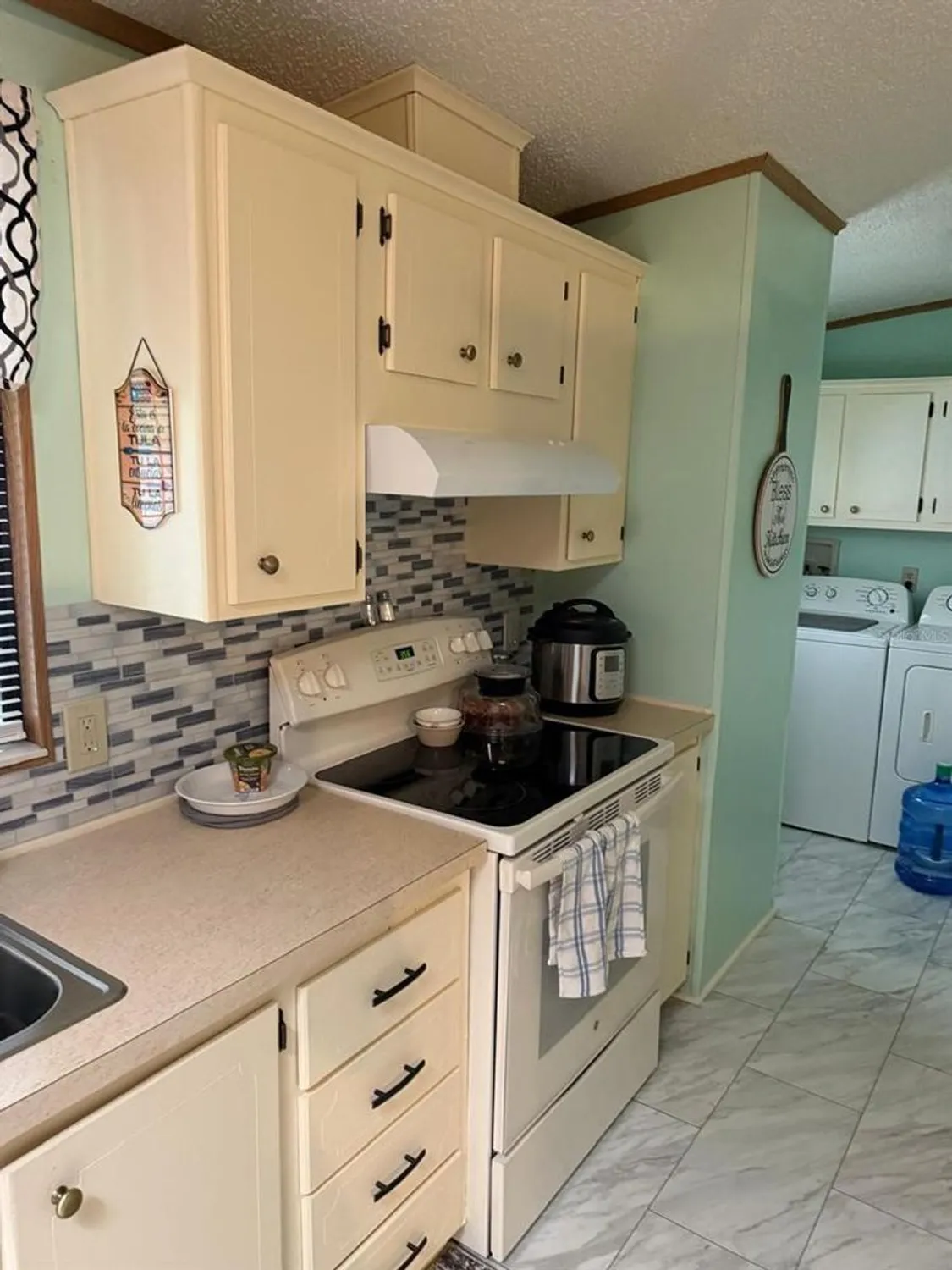 Property Slideshow image 8 of 36 | 1798 fox hill dr, Lakeland, FL, 33810