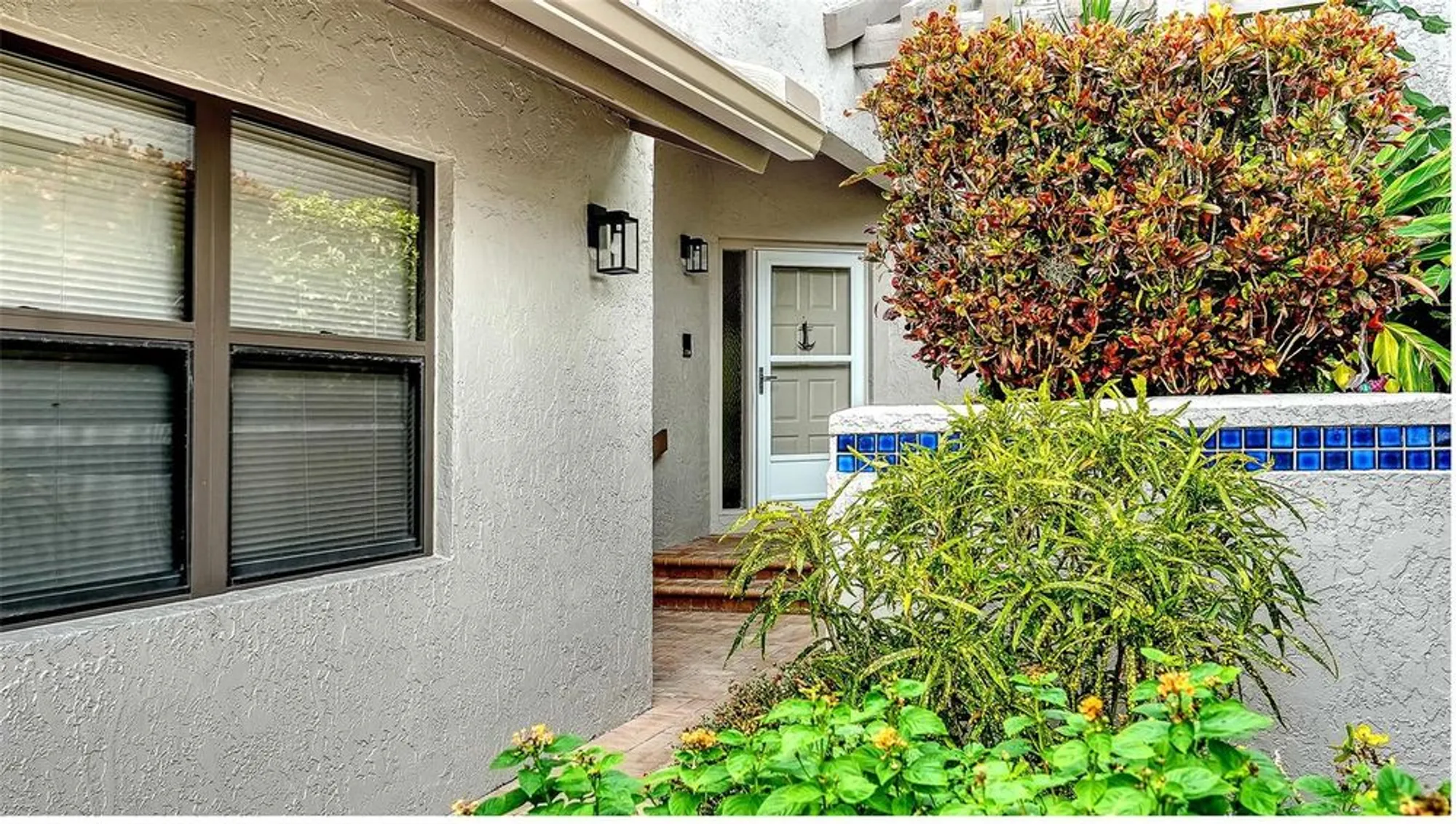 Property Slideshow image 3 of 72 | 1603 starling dr # 101, Sarasota, FL, 34231