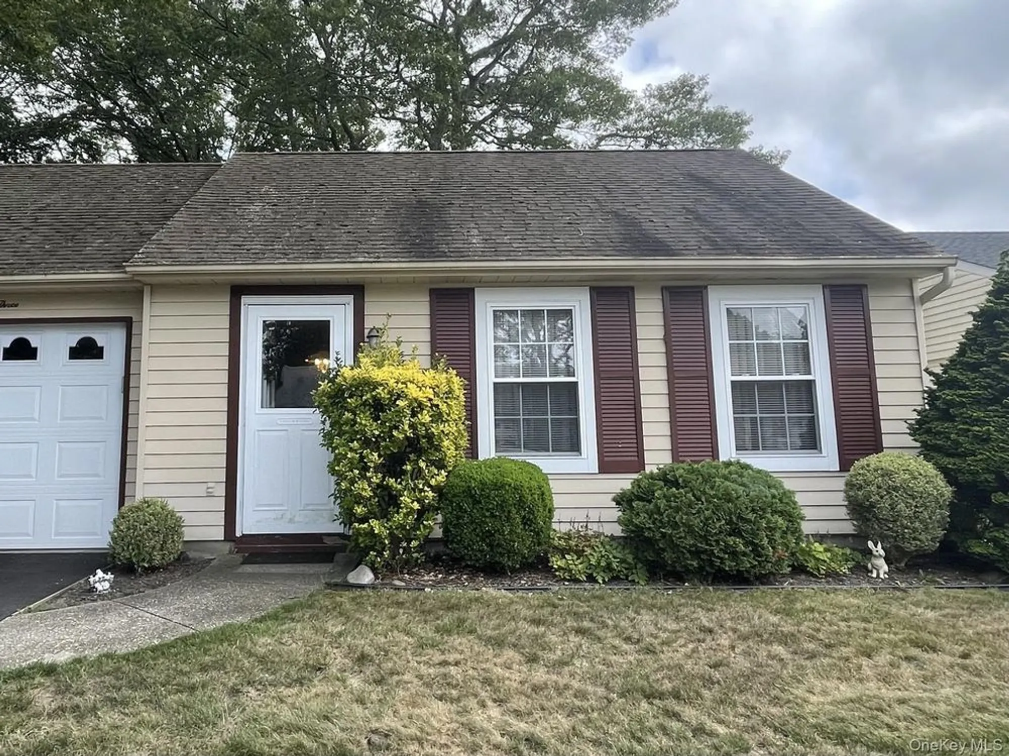 Property Slideshow image 17 of 18 | 323 brownfield dr, Ridge, NY, 11961