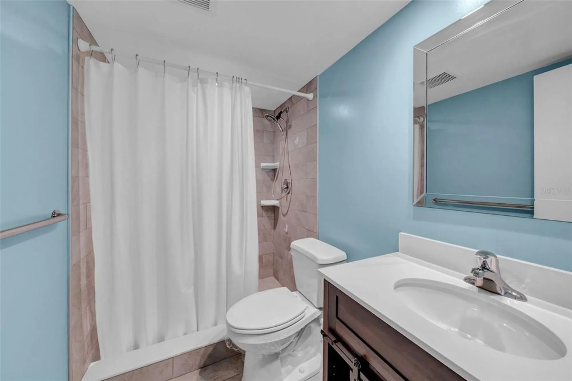 Property Slideshow image 20 of 49 | 4725 cove cir apt 302, St Petersburg, FL, 33708