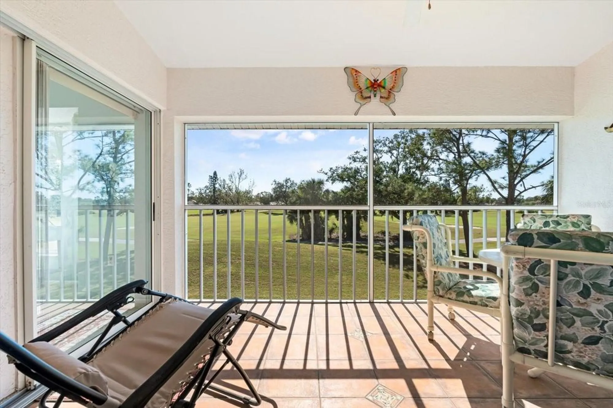 Property Slideshow image 11 of 67 | 6908 drewrys blf apt 711, Bradenton, FL, 34203