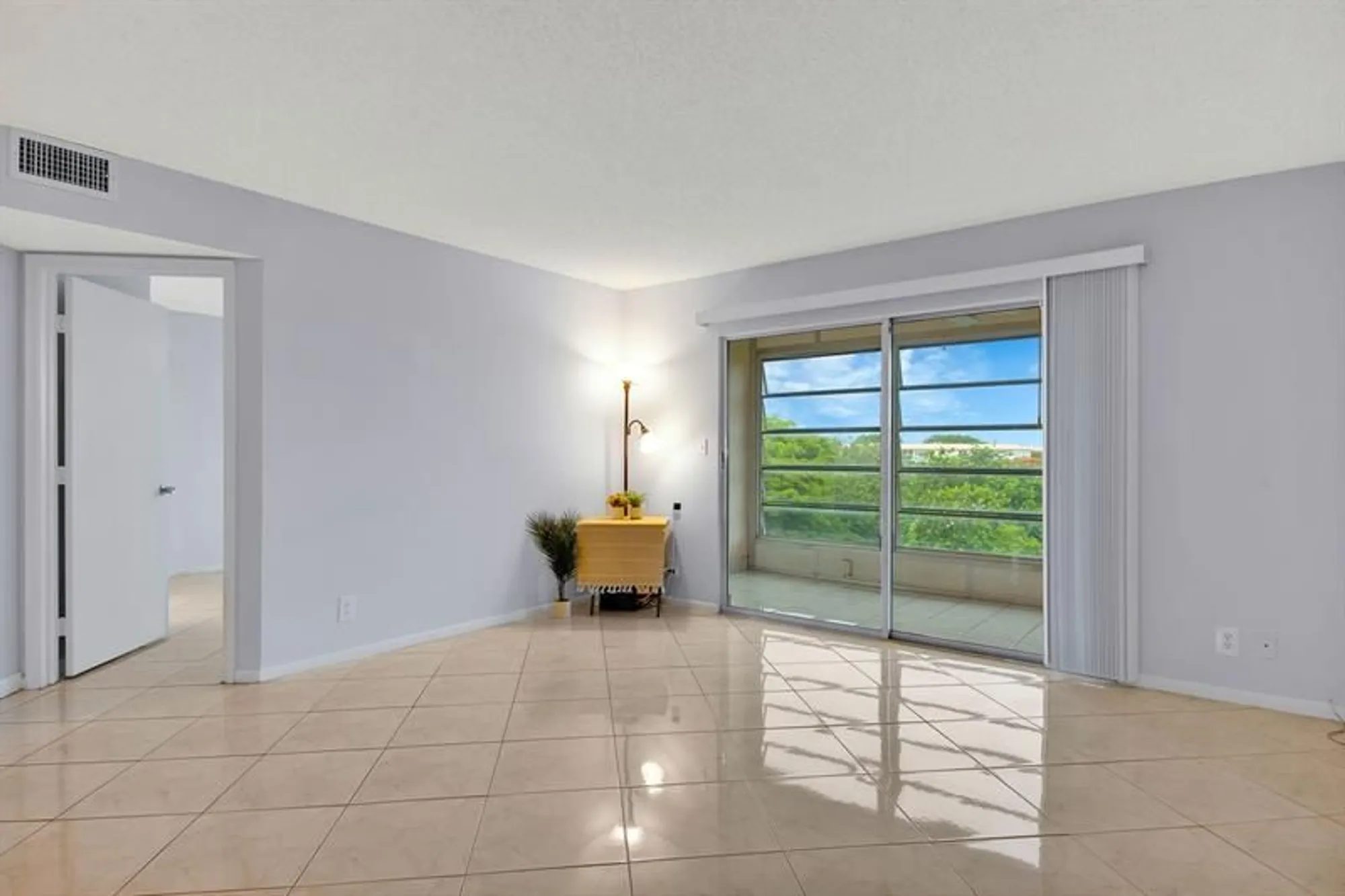 Property Slideshow image 10 of 33 | 1606 abaco dr e4, Coconut Creek, FL, 33066