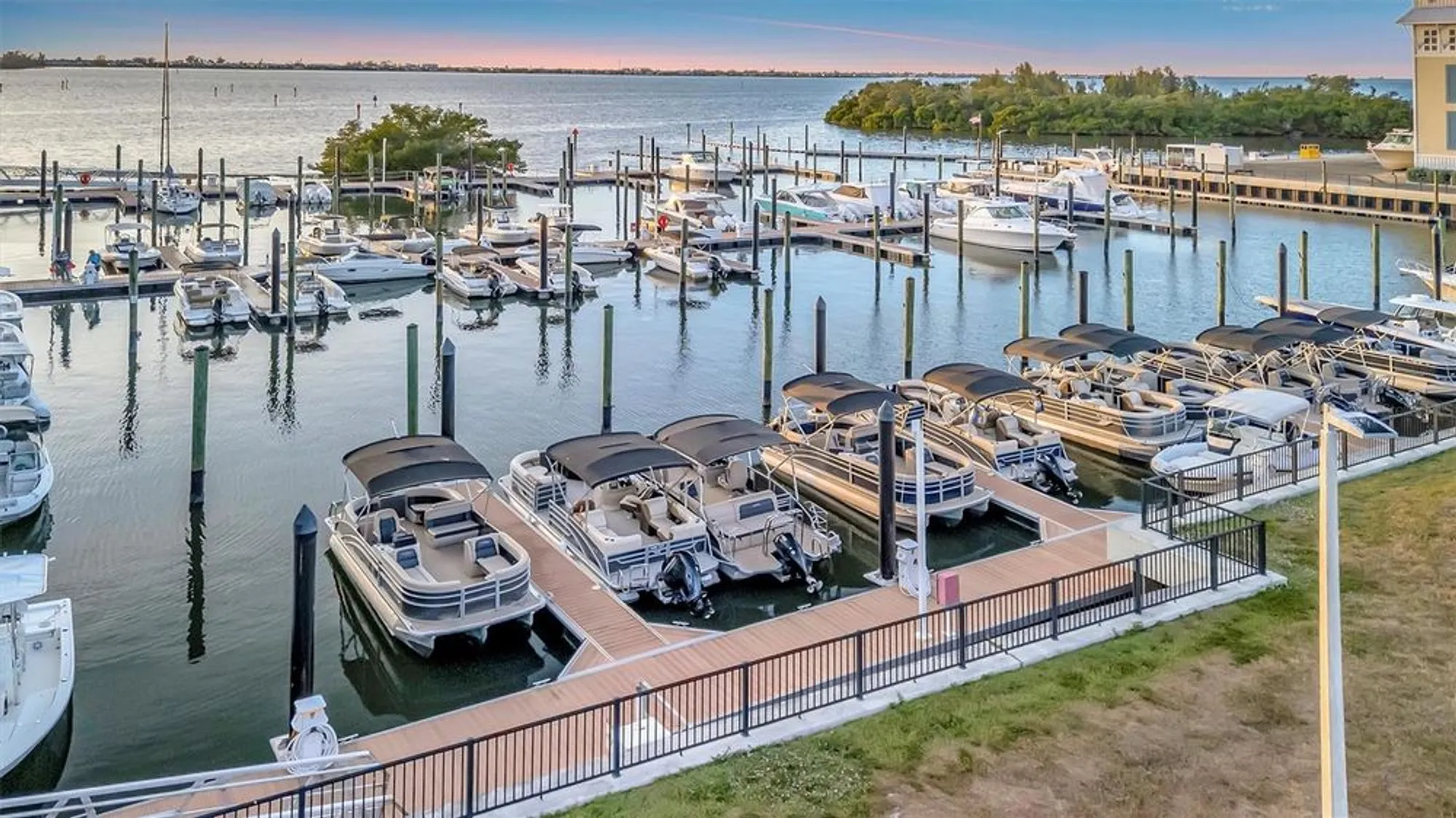 Property Slideshow image 18 of 96 | 246 sapphire lake dr 201, Bradenton, FL, 34209