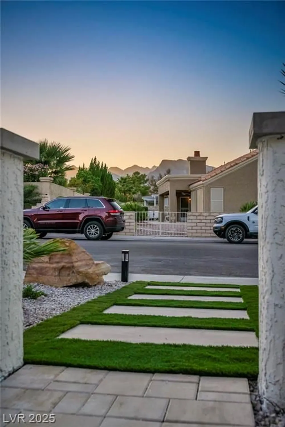 Property Slideshow image 46 of 70 | 2920 crown ridge dr, Las Vegas, NV, 89134