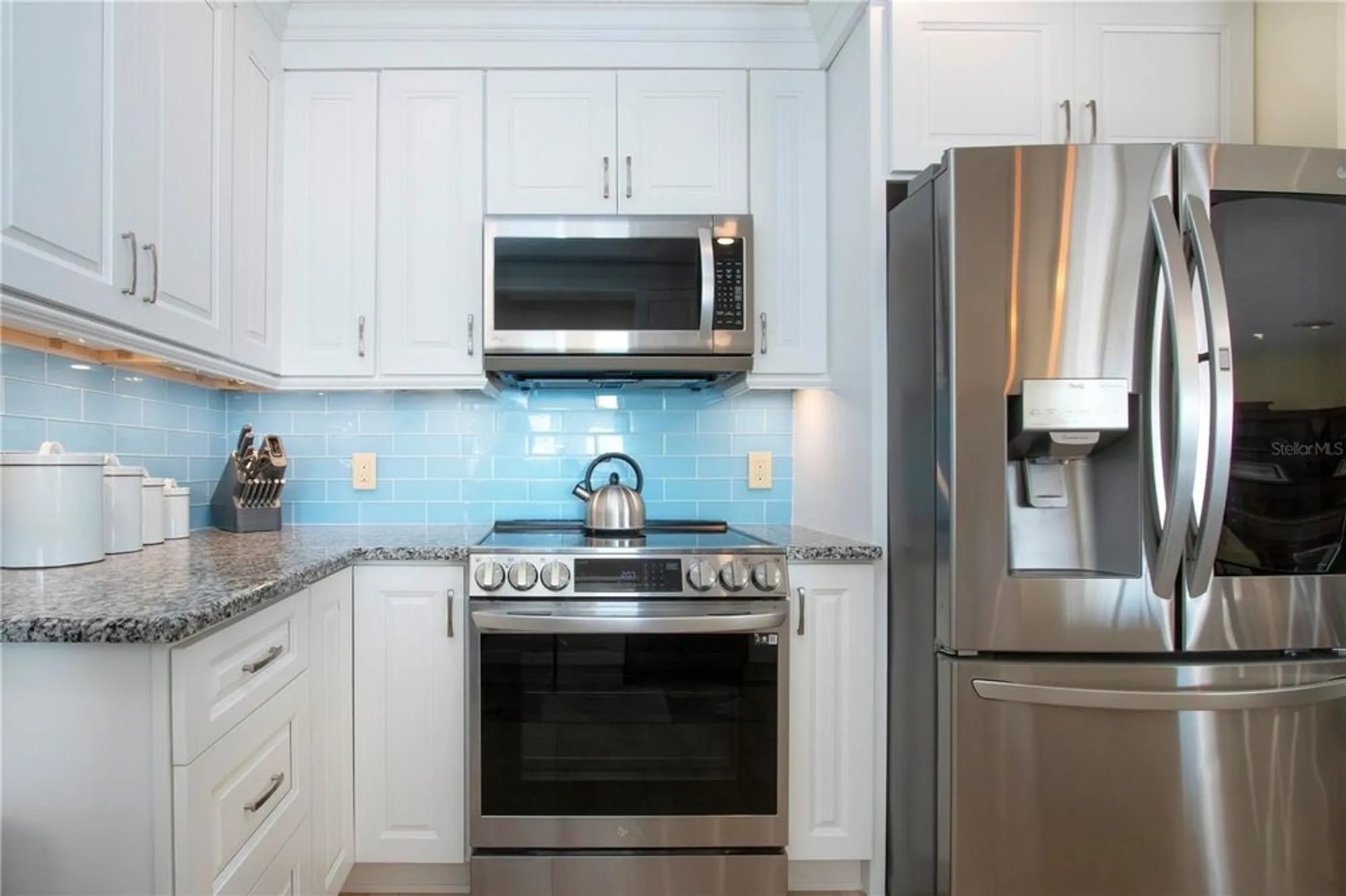 Property Slideshow image 24 of 69 | 2016 east view dr, Sun City Center, FL, 33573