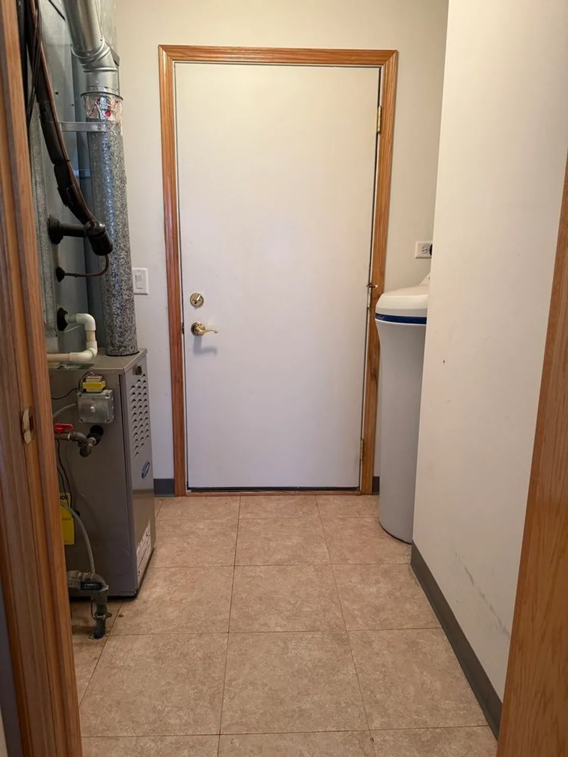 Property Slideshow image 21 of 38 | 17213 mendota dr, Lockport, IL, 60441