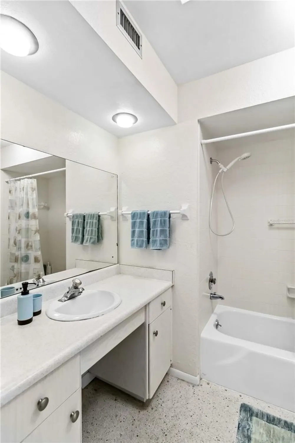 Property Slideshow image 22 of 66 | 3220 southfield ln 810, Sarasota, FL, 34239