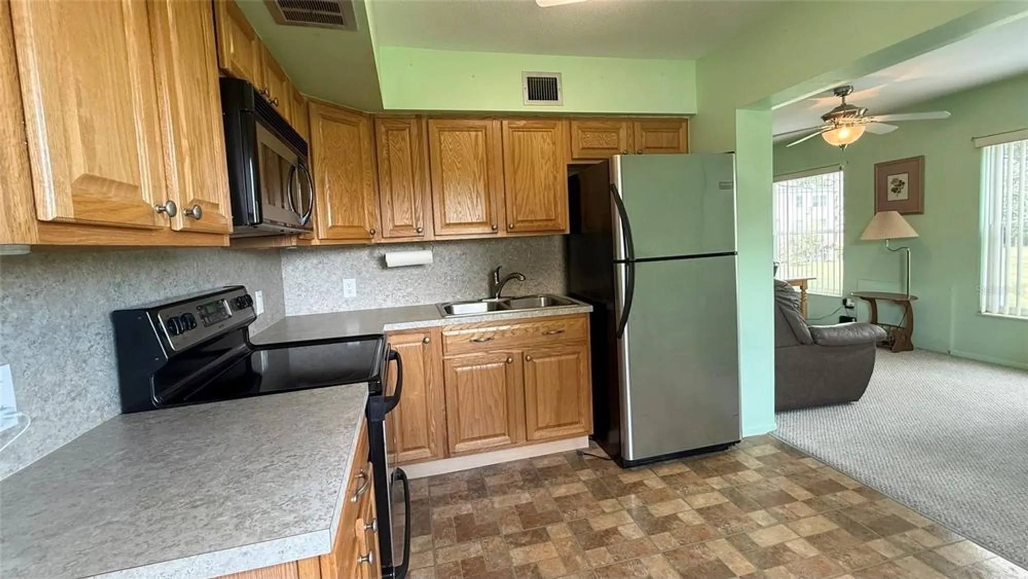 Property Slideshow image 10 of 33 | 2460 canadian way 48, Clearwater, FL, 33763