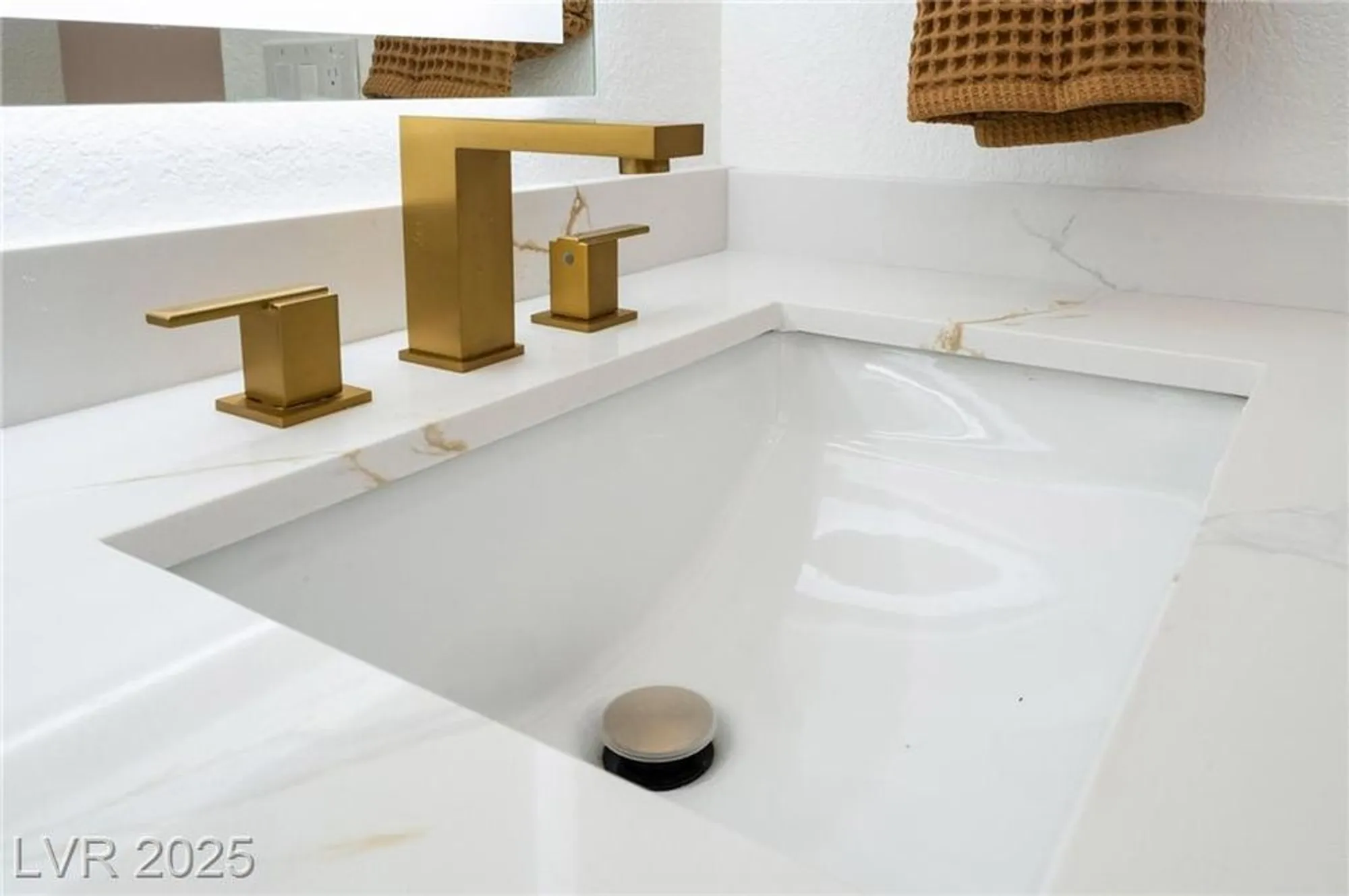 Property Slideshow image 37 of 57 | 2528 sunup dr, Las Vegas, NV, 89134