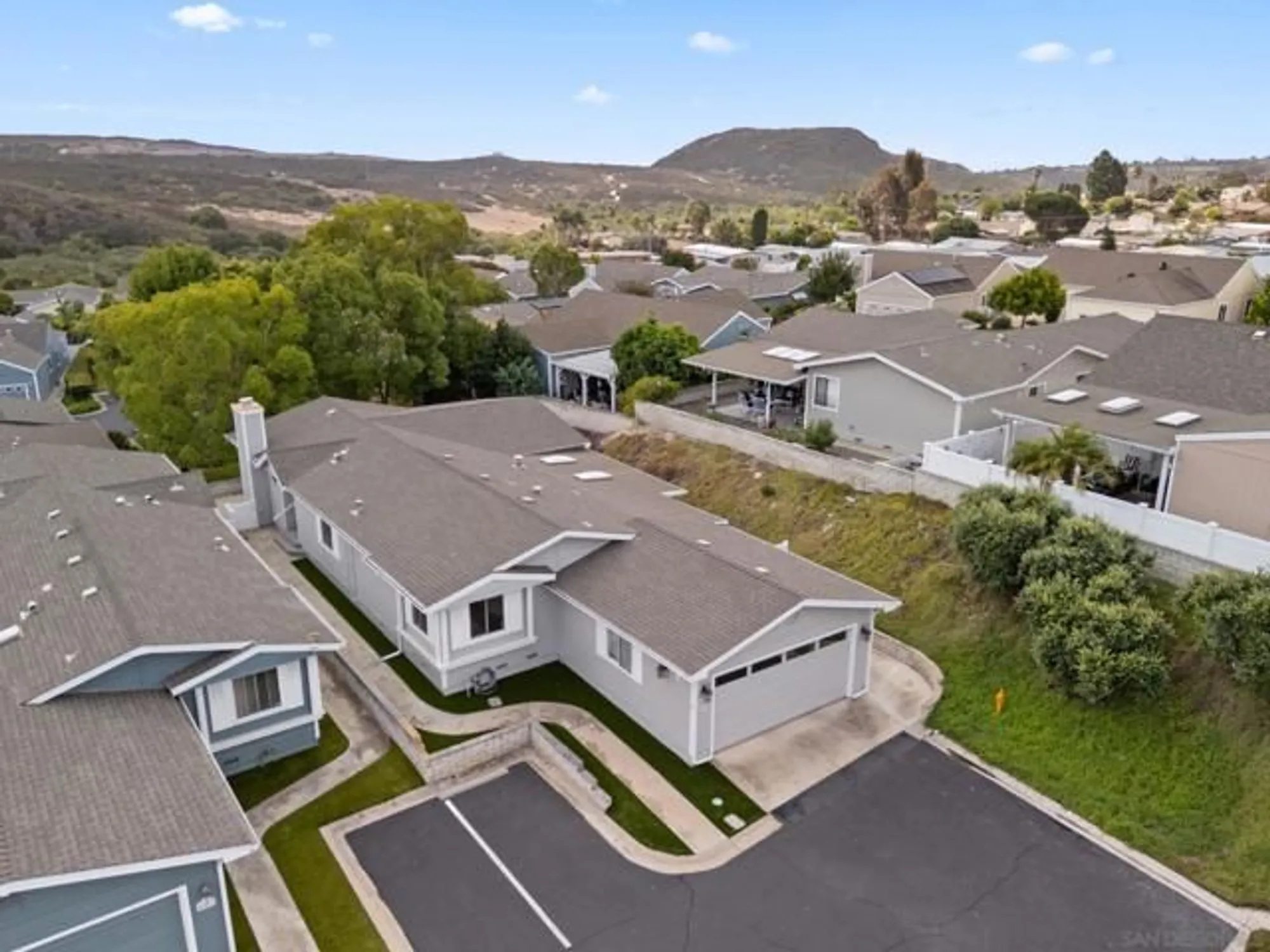 Property Slideshow image 5 of 37 | 4465 topaz ln, Oceanside, CA, 92056