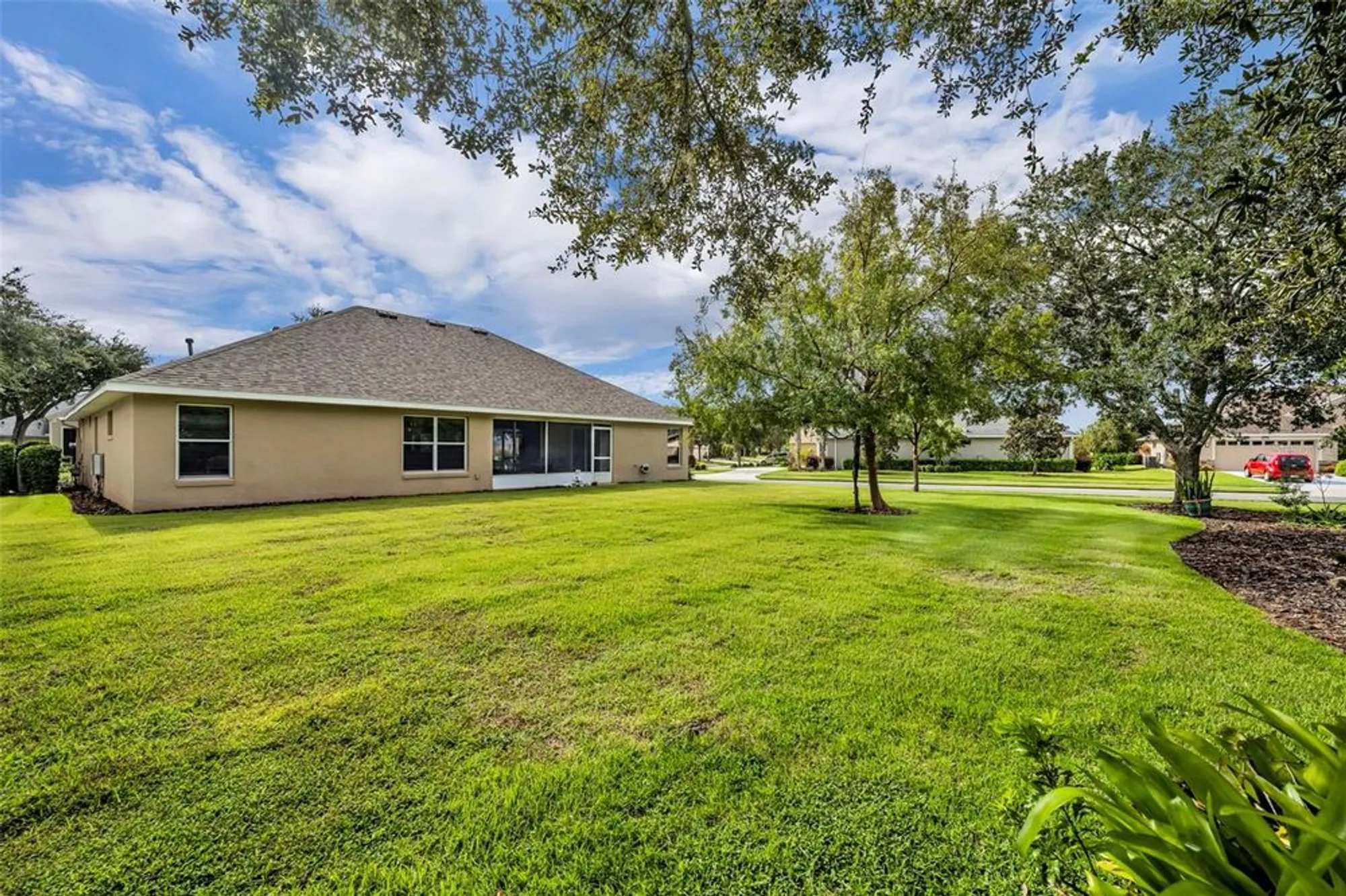 Property Slideshow image 10 of 50 | 8923 bridgeport bay cir, Mount Dora, FL, 32757