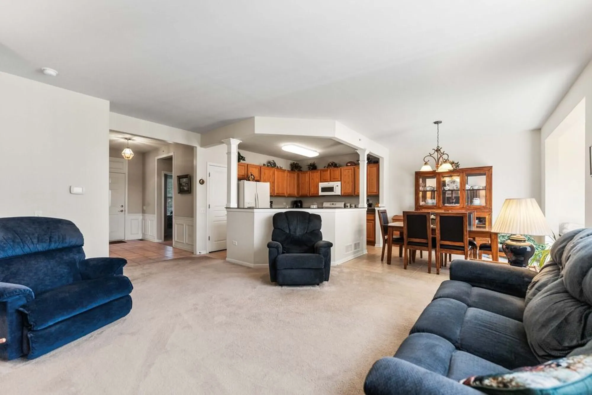 Property Slideshow image 10 of 61 | 13184 oakwood ave, Huntley, IL, 60142