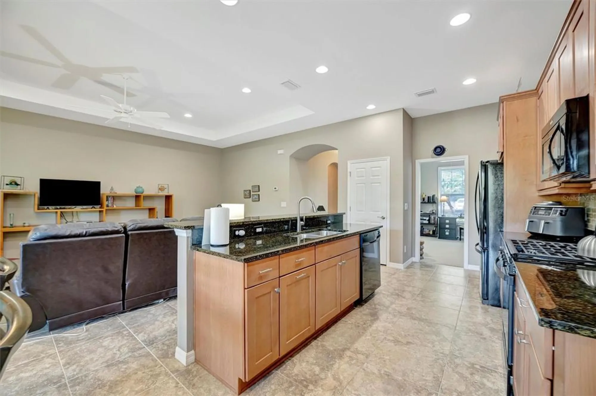 Property Slideshow image 21 of 78 | 5009 lake overlook ave, Bradenton, FL, 34208