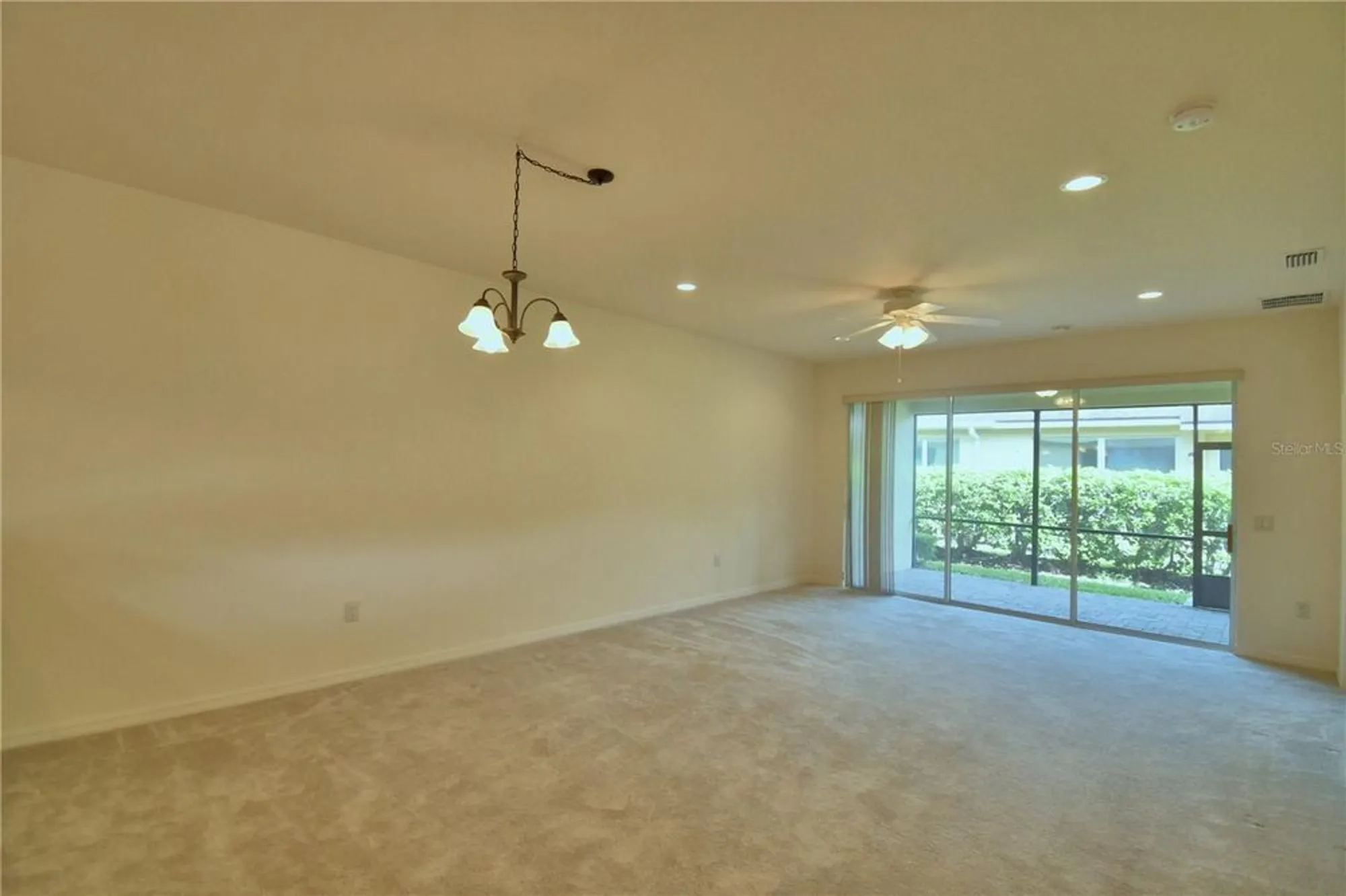 Property Slideshow image 8 of 68 | 1613 linz ct, Winter Haven, FL, 33884