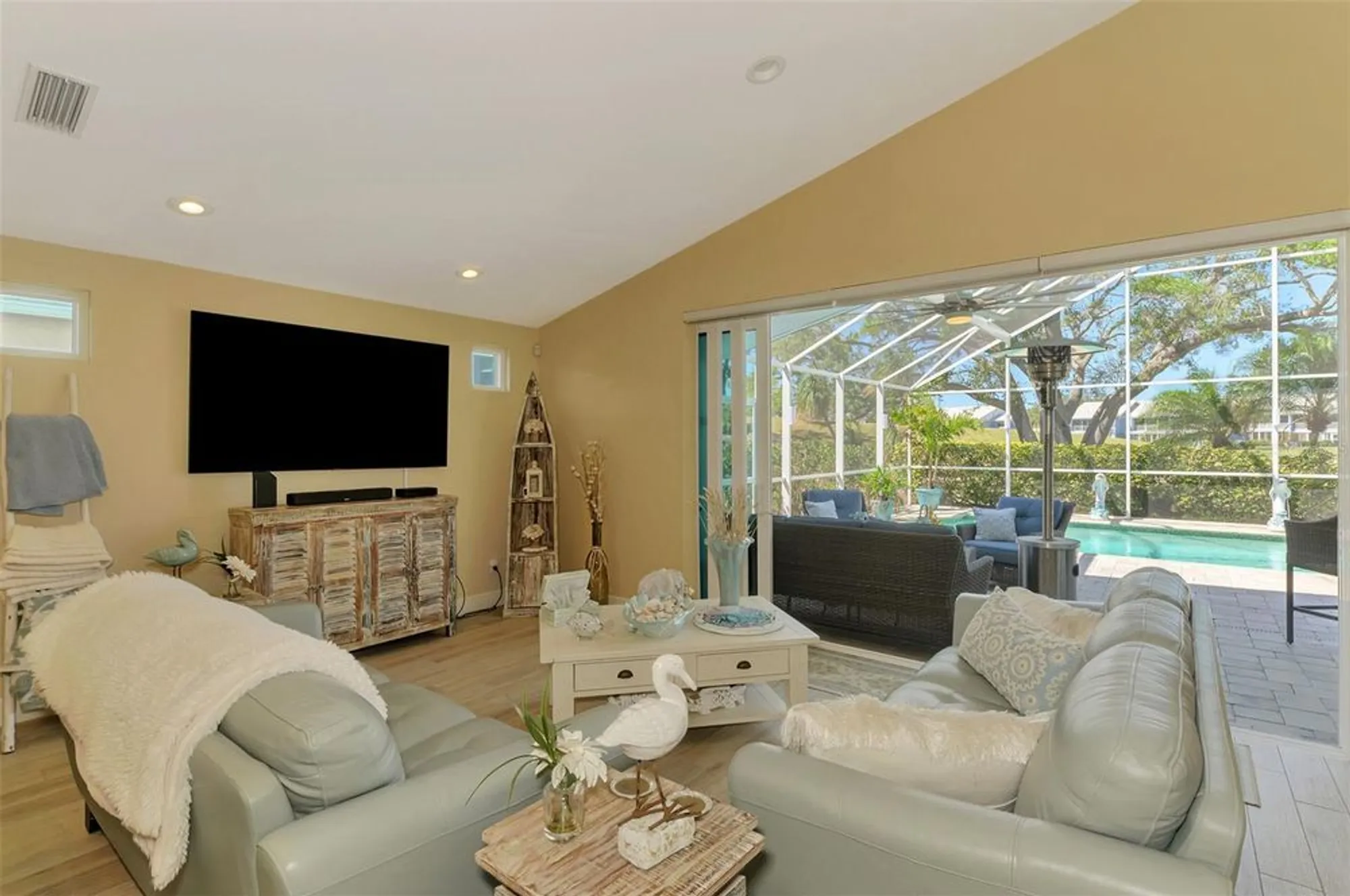 Property Slideshow image 13 of 55 | 320 bermuda ct 10, Venice, FL, 34293