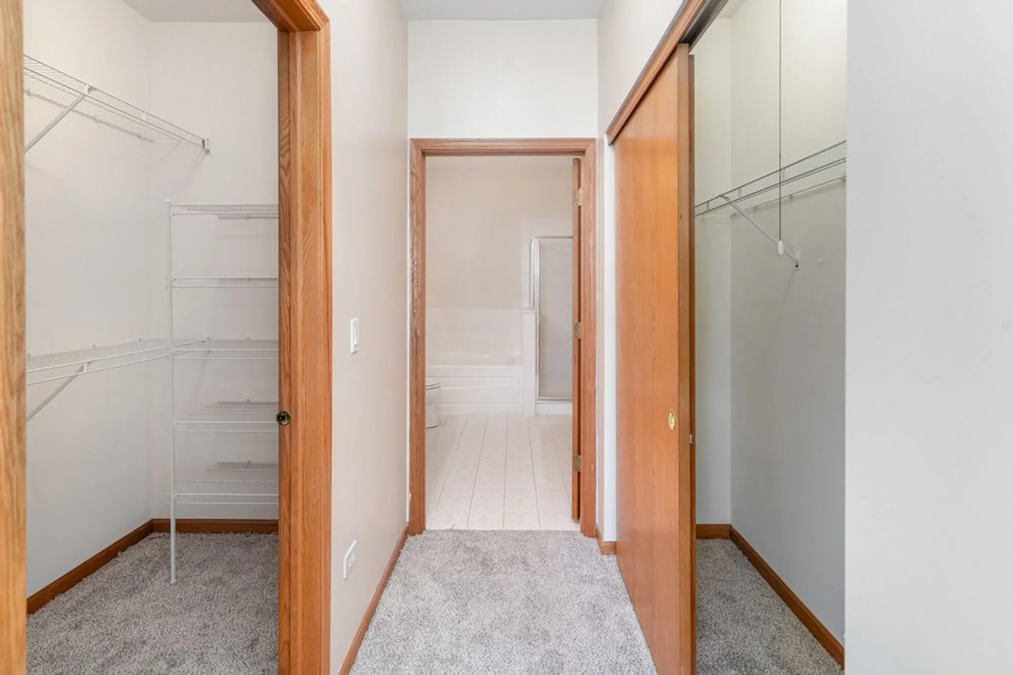 Property Slideshow image 16 of 25 | 16416 crescent lake ct, Crest Hill, IL, 60403