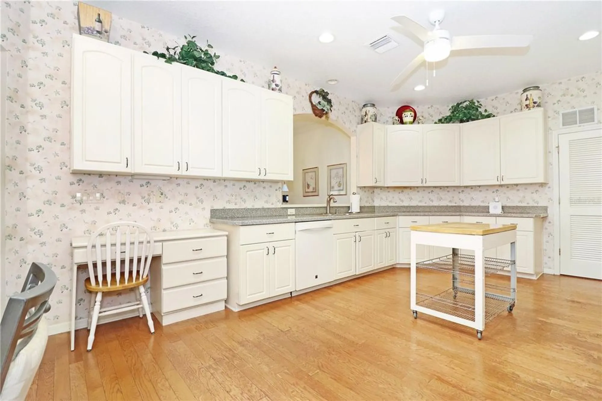 Property Slideshow image 10 of 49 | 20631 prince ranier pl, Leesburg, FL, 34748